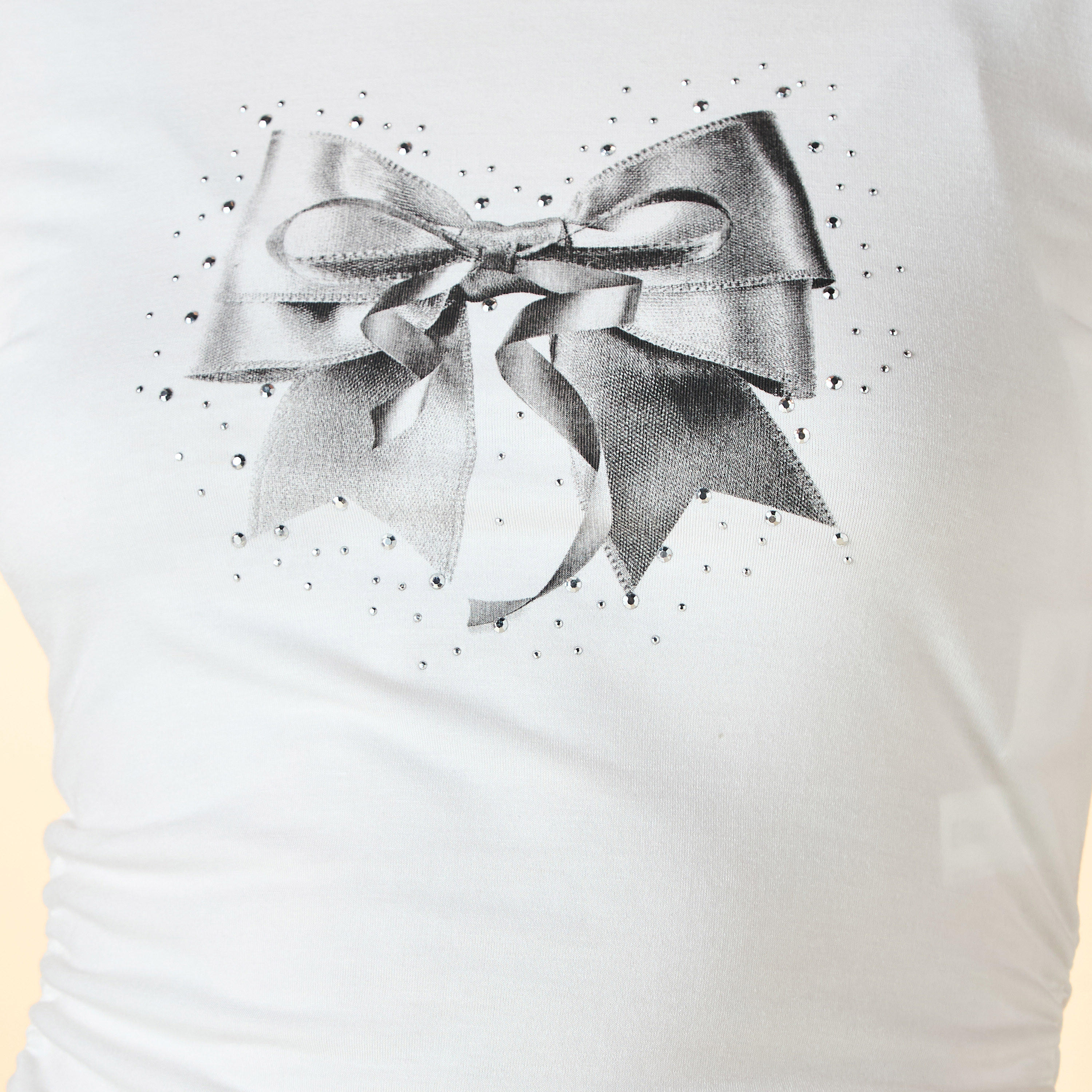 تيشيرت بأكمام قصيرة بزينة فراشة وتفاصيل كشكش-women-clothing-tshirts-image-5