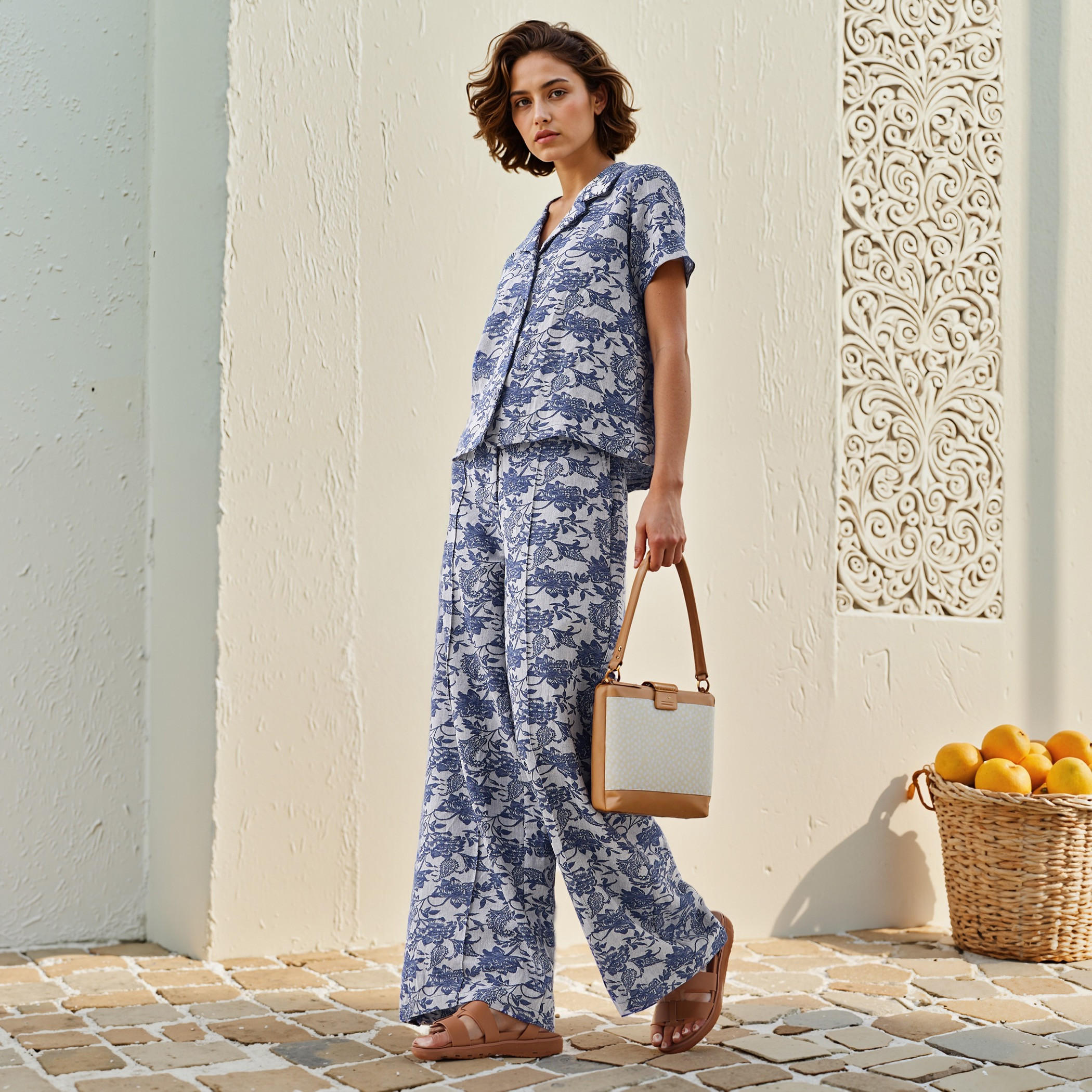 بنطلون جاكار مطبوع ومحكم بقصة مستقيمة-women-clothing-trousers-image-2