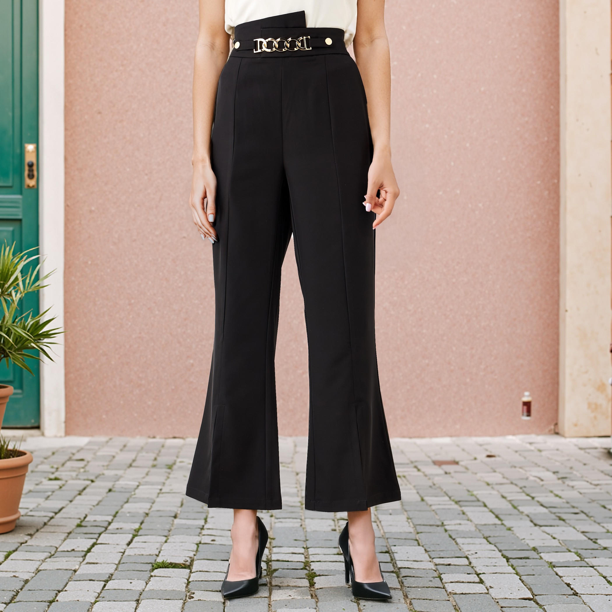بنطلون بارز الملمس بخصر مرتفع وتفاصيل معدنية-women-clothing-bottoms-trousers-image-2