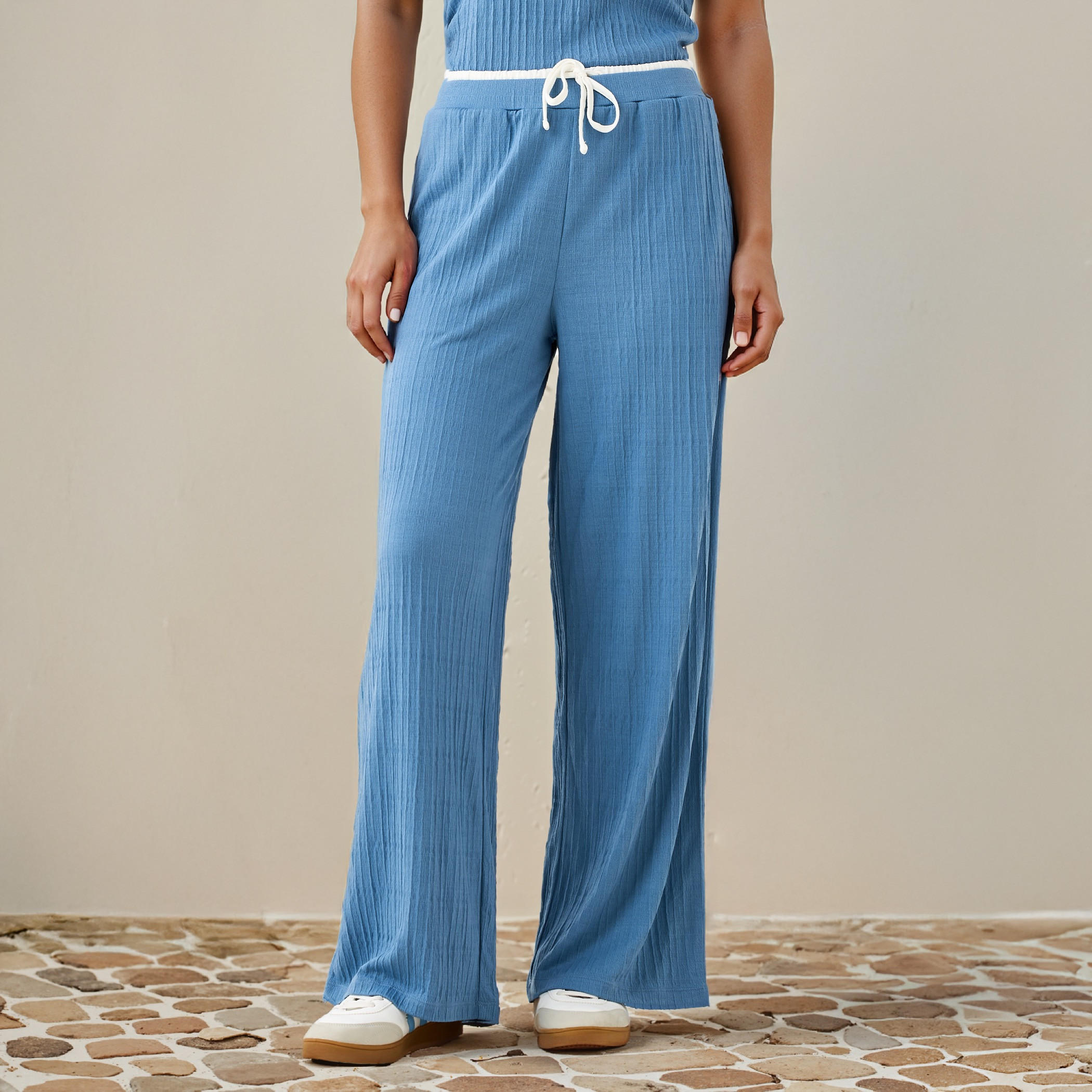 بنطلون رياضي واسع بارز الملمس بخصر متباين-women-clothing-bottoms-joggers-image-1