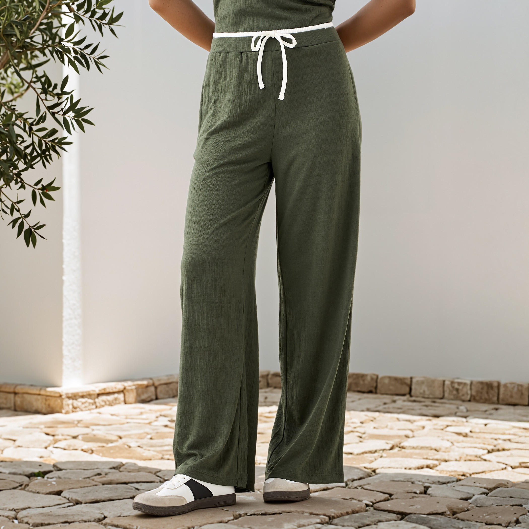 بنطلون رياضي واسع بارز الملمس بخصر متباين-women-clothing-bottoms-joggers-image-1
