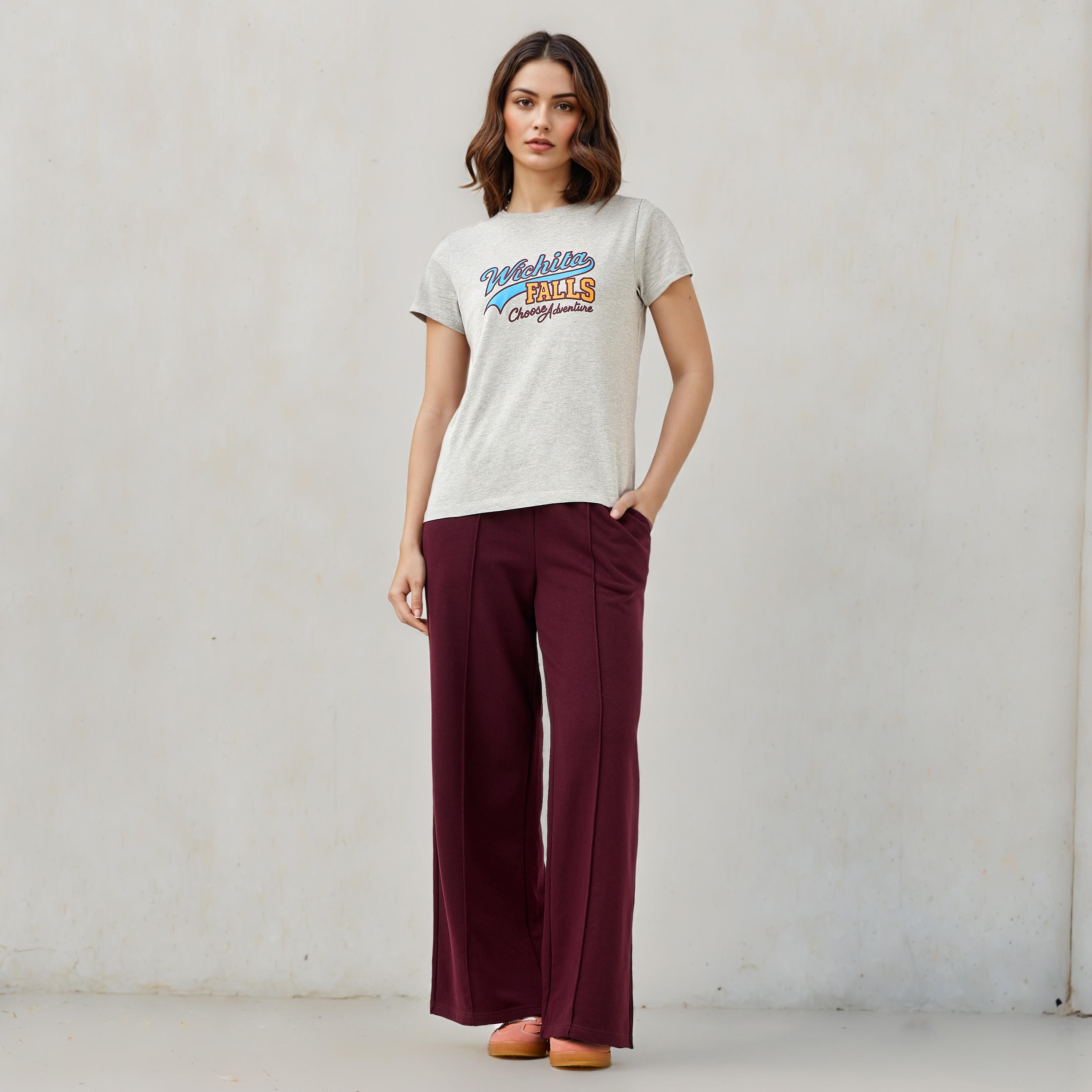 تيشيرت بياقة ضيقة وطبعات-women-clothing-tshirts-image-4