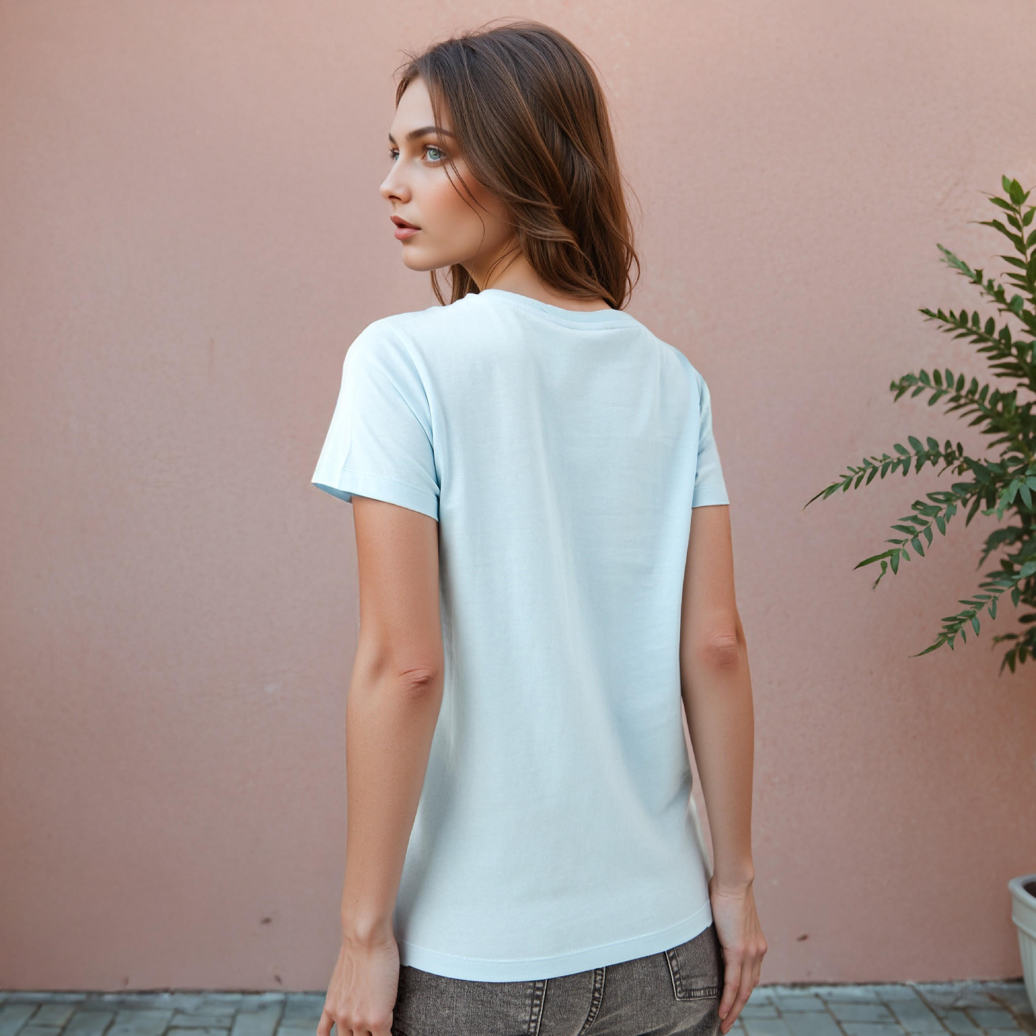 تيشيرت بياقة ضيقة وطبعات جرافيك-women-clothing-tshirts-image-3