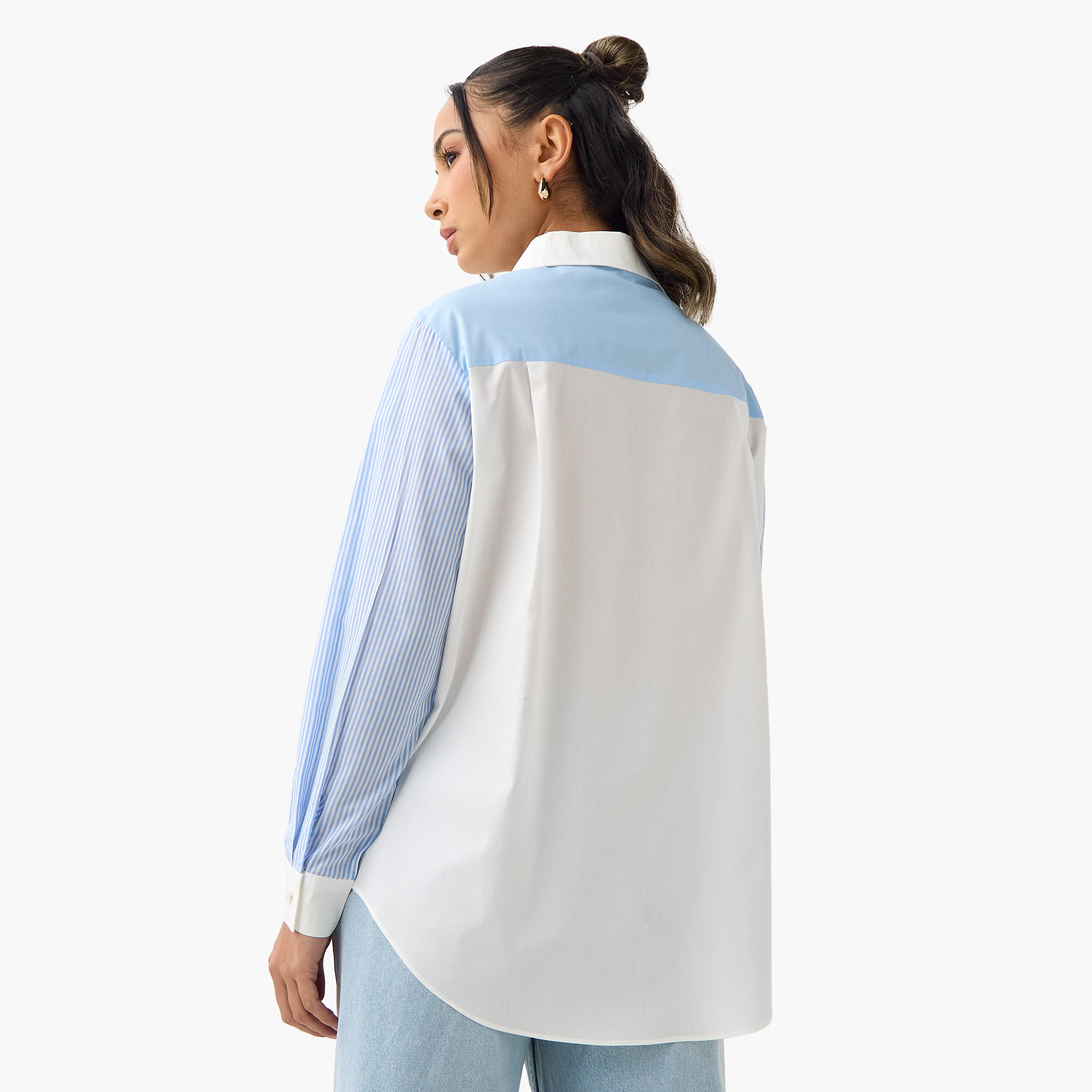 قميص قطن مقلم بقصّة عادية وياقة عادية وجيب على الصدر-women-clothing-shirtsandblouses-shirts-image-3