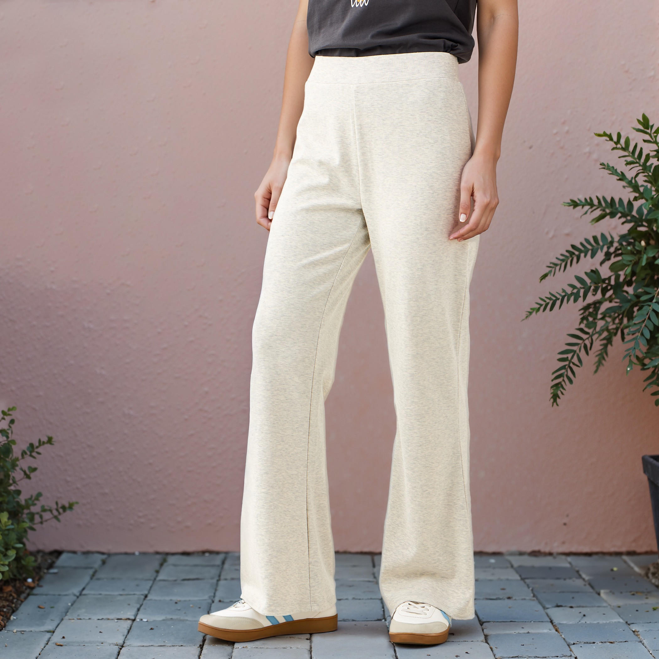 بنطلون ليقنز واسع بارز الملمس بخصر مطاطي -women-clothing-bottoms-leggings-image-5