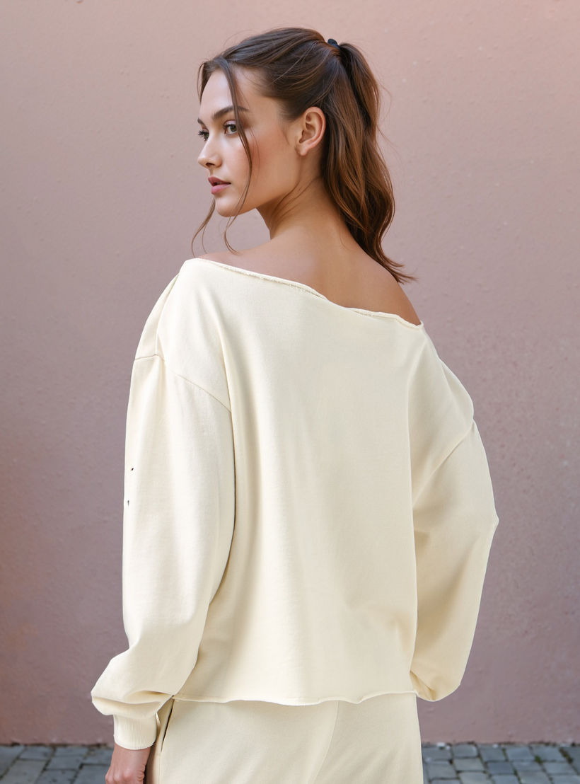 سويت شيرت قصير بطبعات وياقة عميقة وأكمام طويلة-women-winterwear-hoodiesandsweatshirts-sweatshirts-image-3