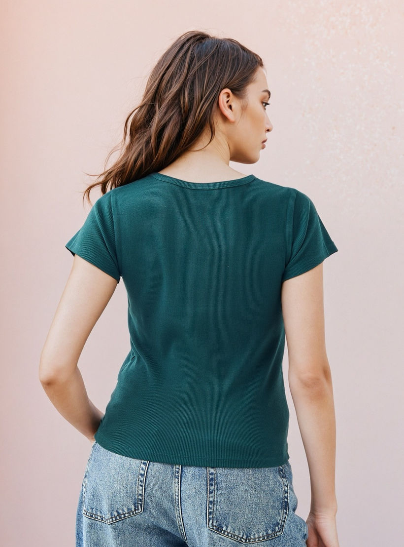 تيشيرت مضلع بياقة هينلي-women-clothing-tshirts-image-3