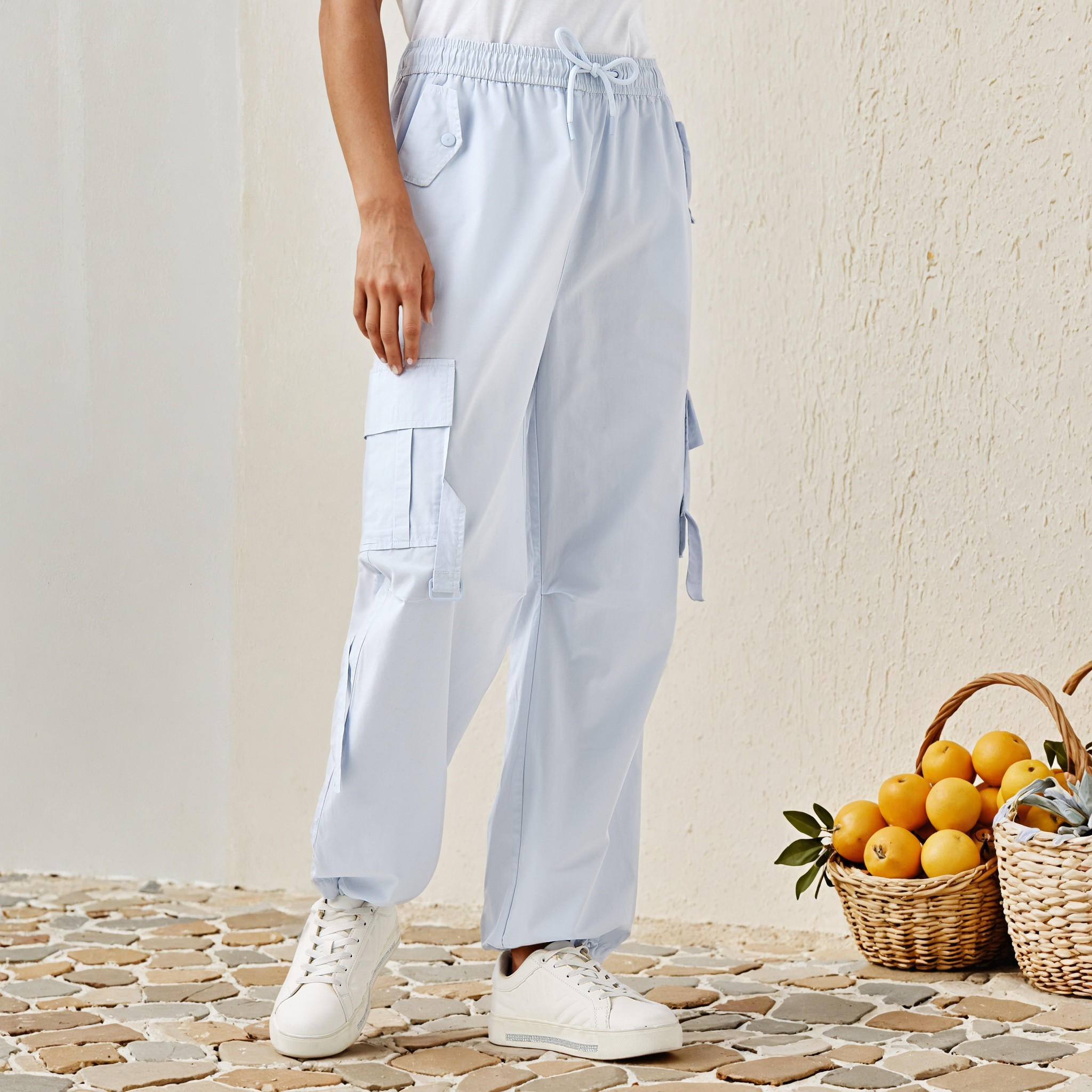 بنطلون كارجو عملي برباط إغلاق-women-clothing-bottoms-joggers-image-1