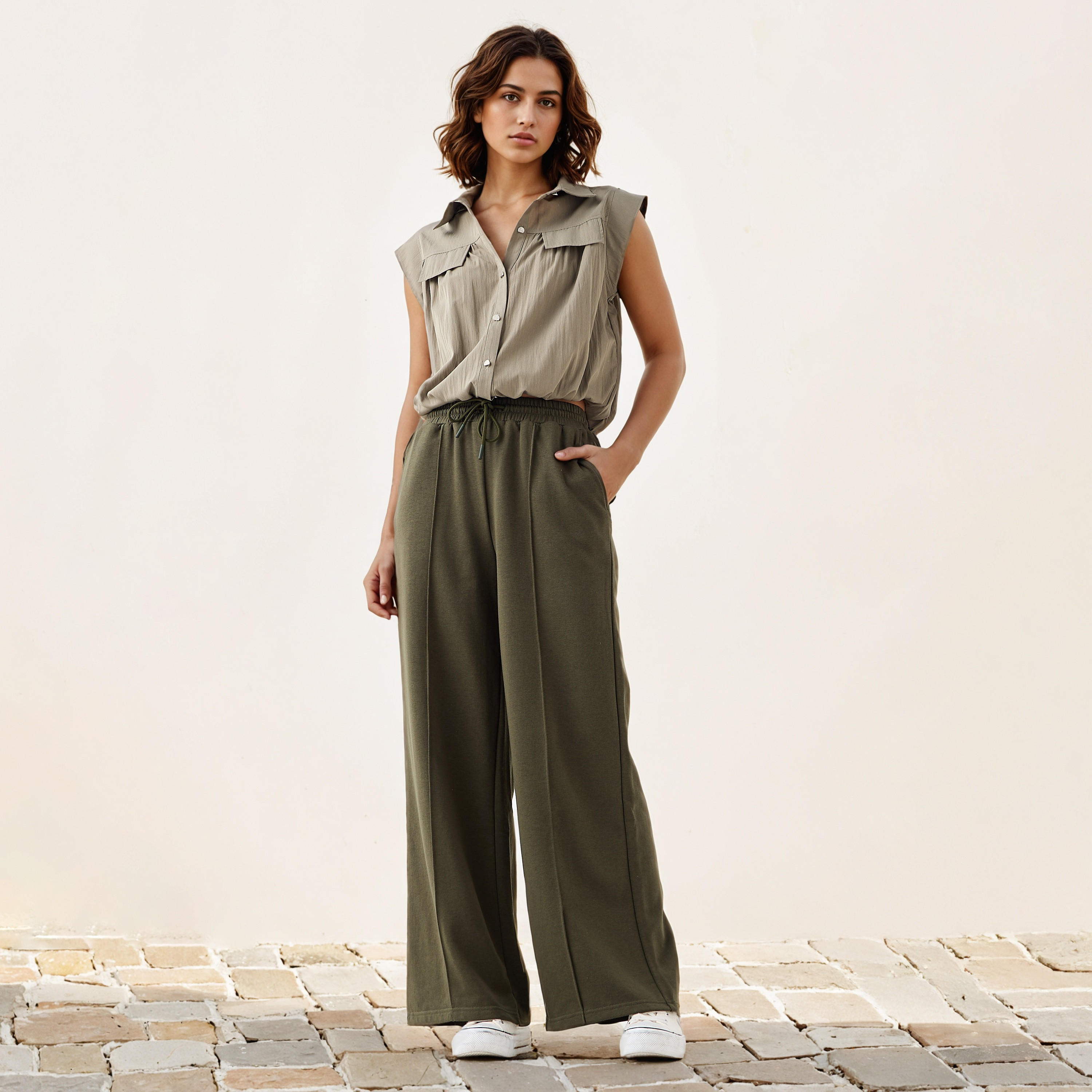 بنطلون بقصة عادية وخصر مرن وجيوب-women-clothing-bottoms-joggers-image-2