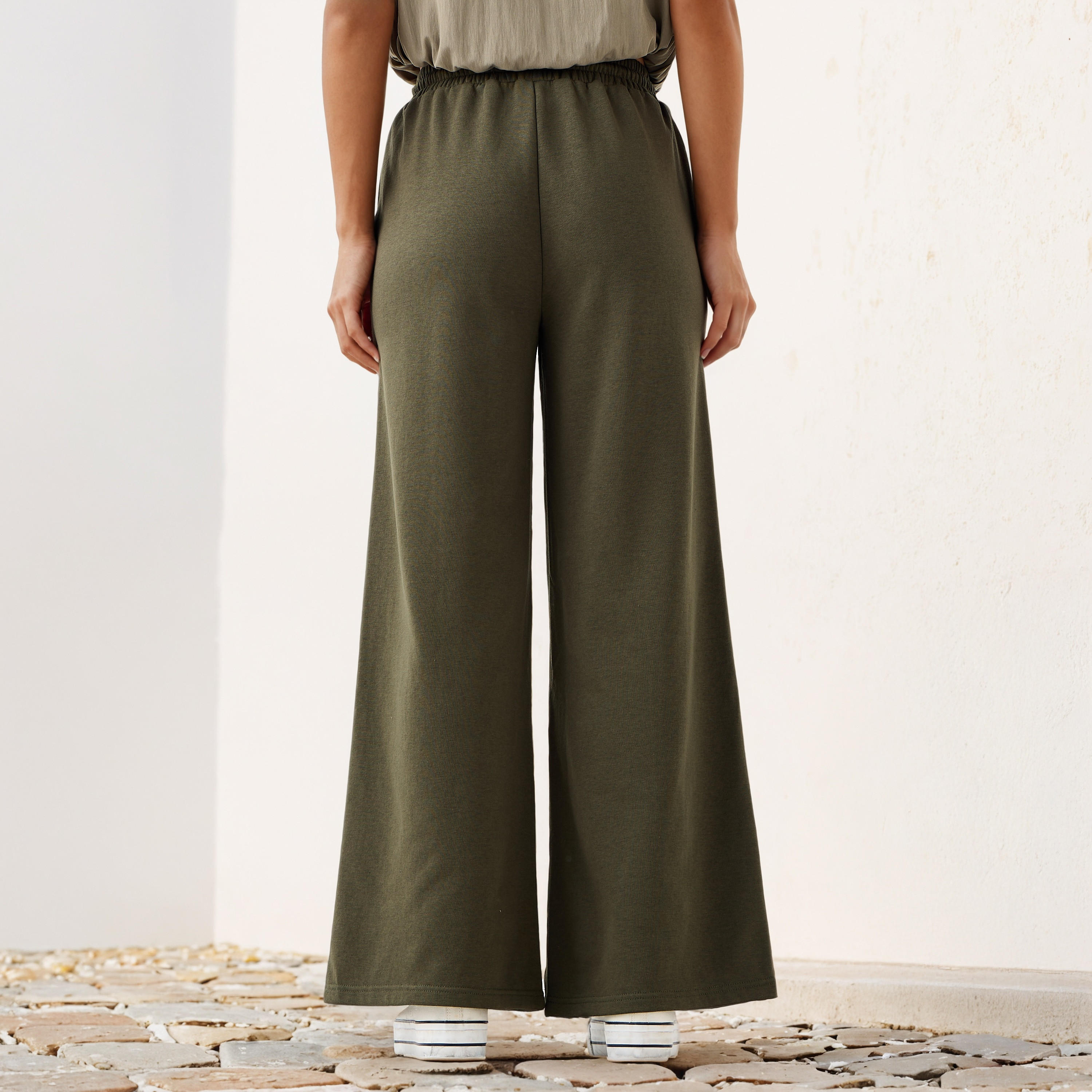 بنطلون بقصة عادية وخصر مرن وجيوب-women-clothing-bottoms-joggers-image-3