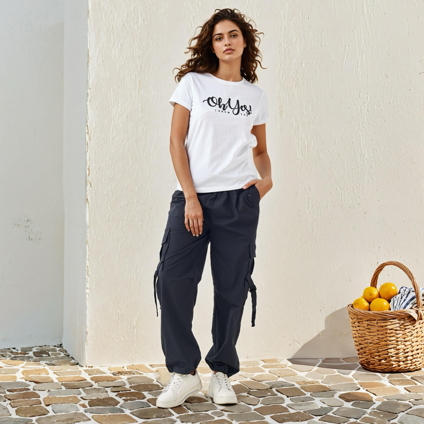 تيشيرت بياقة ضيقة وطبعات-women-clothing-tshirts-image-4