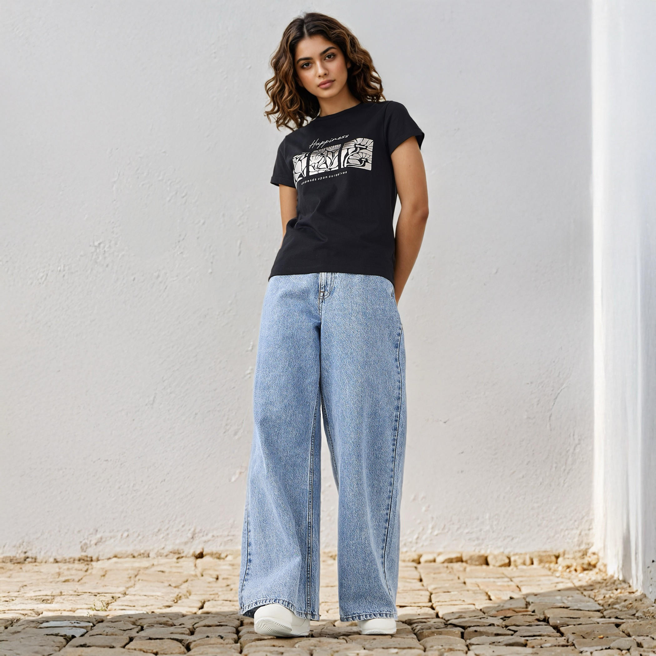 تيشيرت بياقة ضيقة وطبعات زهرية-women-clothing-tshirts-image-4