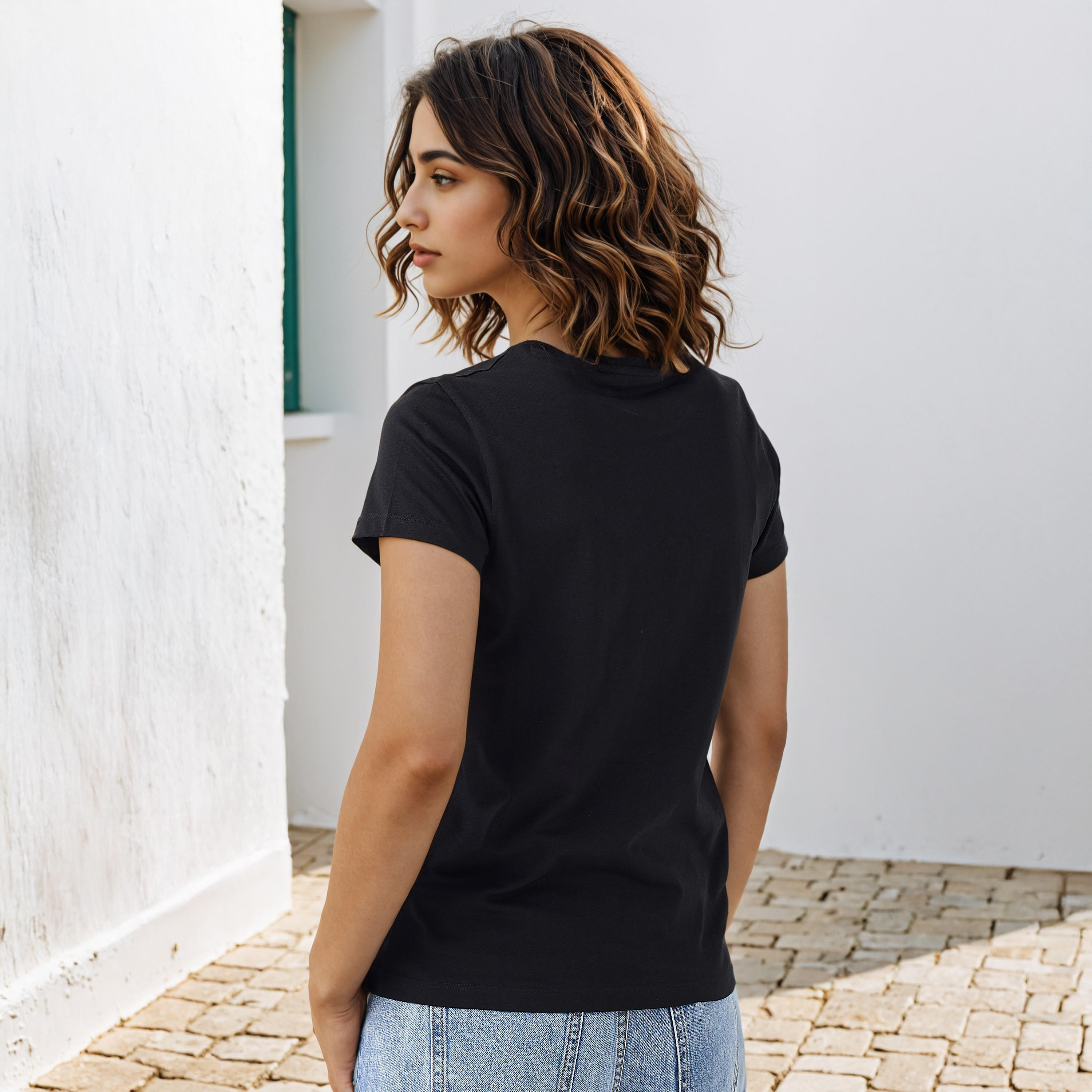 تيشيرت بياقة ضيقة وطبعات زهرية-women-clothing-tshirts-image-3