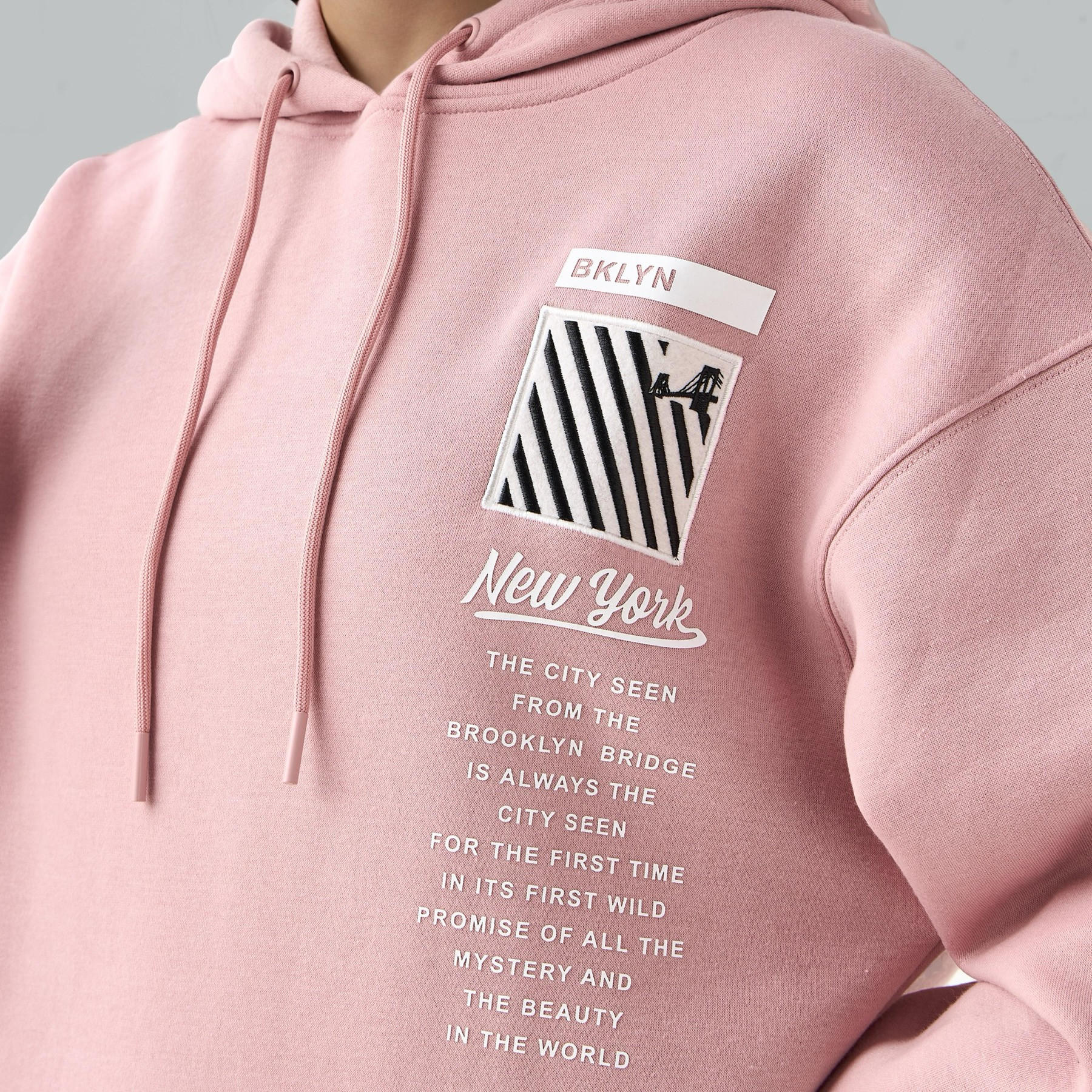 هودي بطبعات جرافيك-women-winterwear-hoodiesandsweatshirts-hoodies-image-5