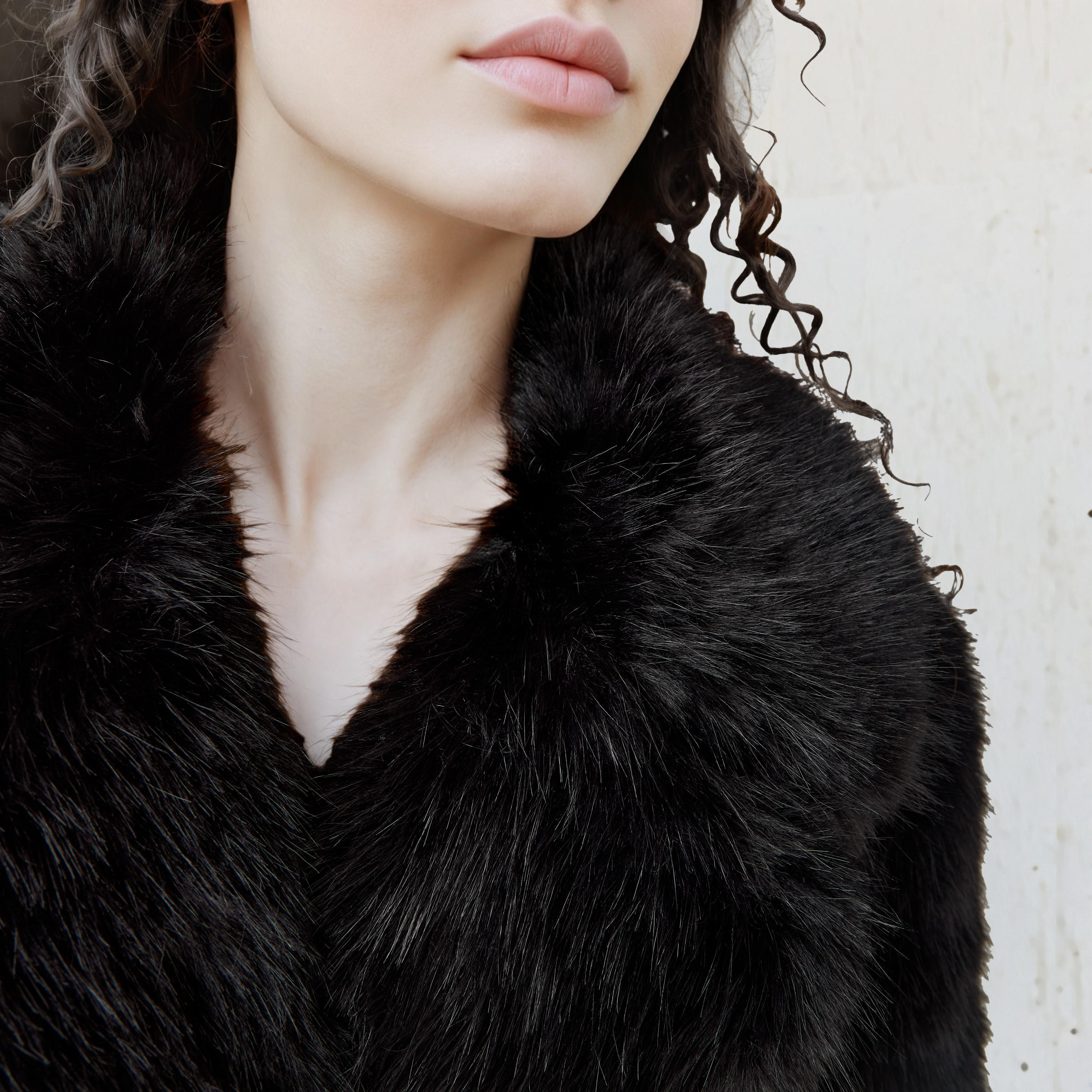 معطف طويل فرو صناعي بأكمام طويلة-women-clothing-coatsandjackets-coats-image-5