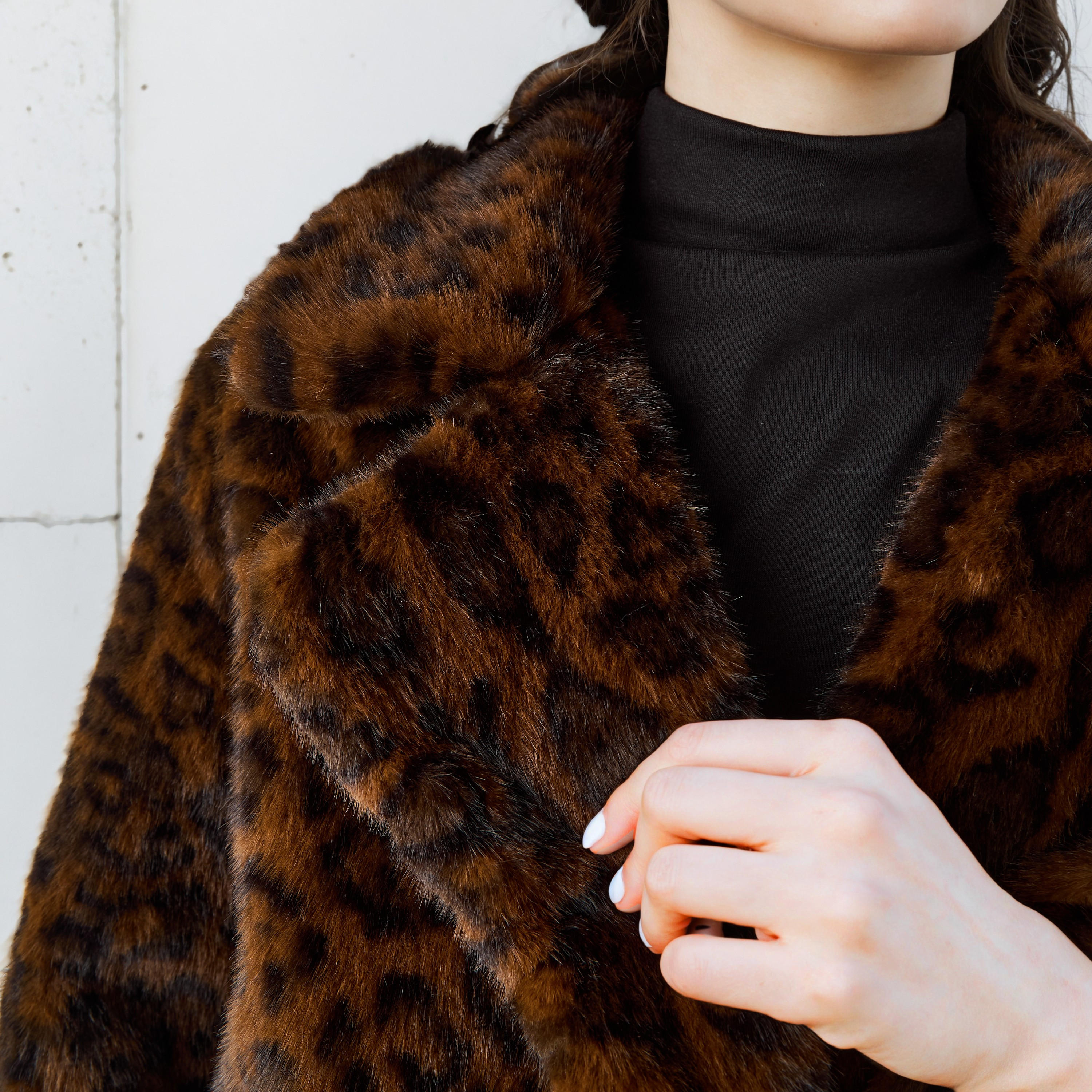 معطف فرو صناعي بطبعات-women-clothing-coatsandjackets-coats-image-4