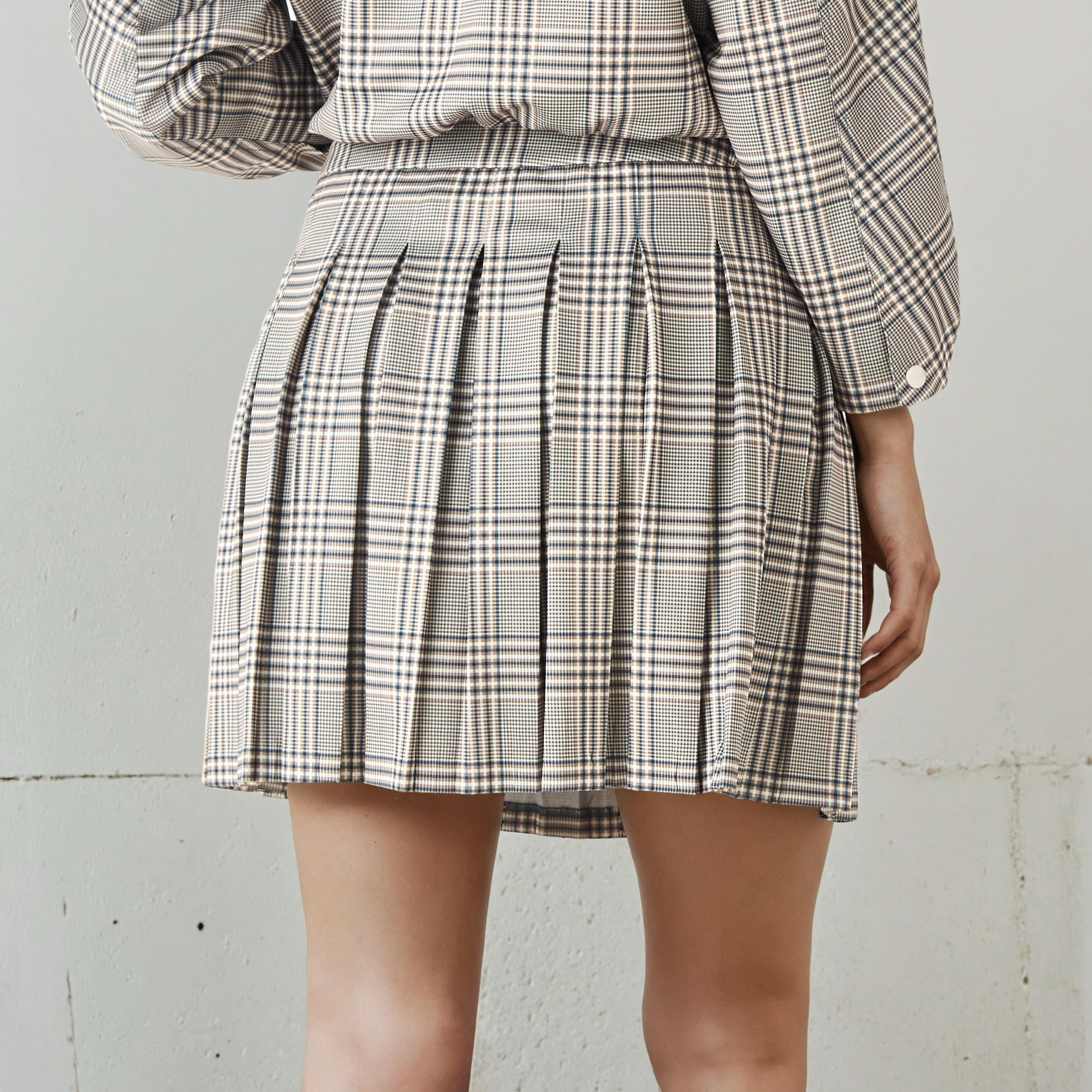 تنورة كاروهات قصيرة بثنيات-women-clothing-bottoms-skirts-image-2