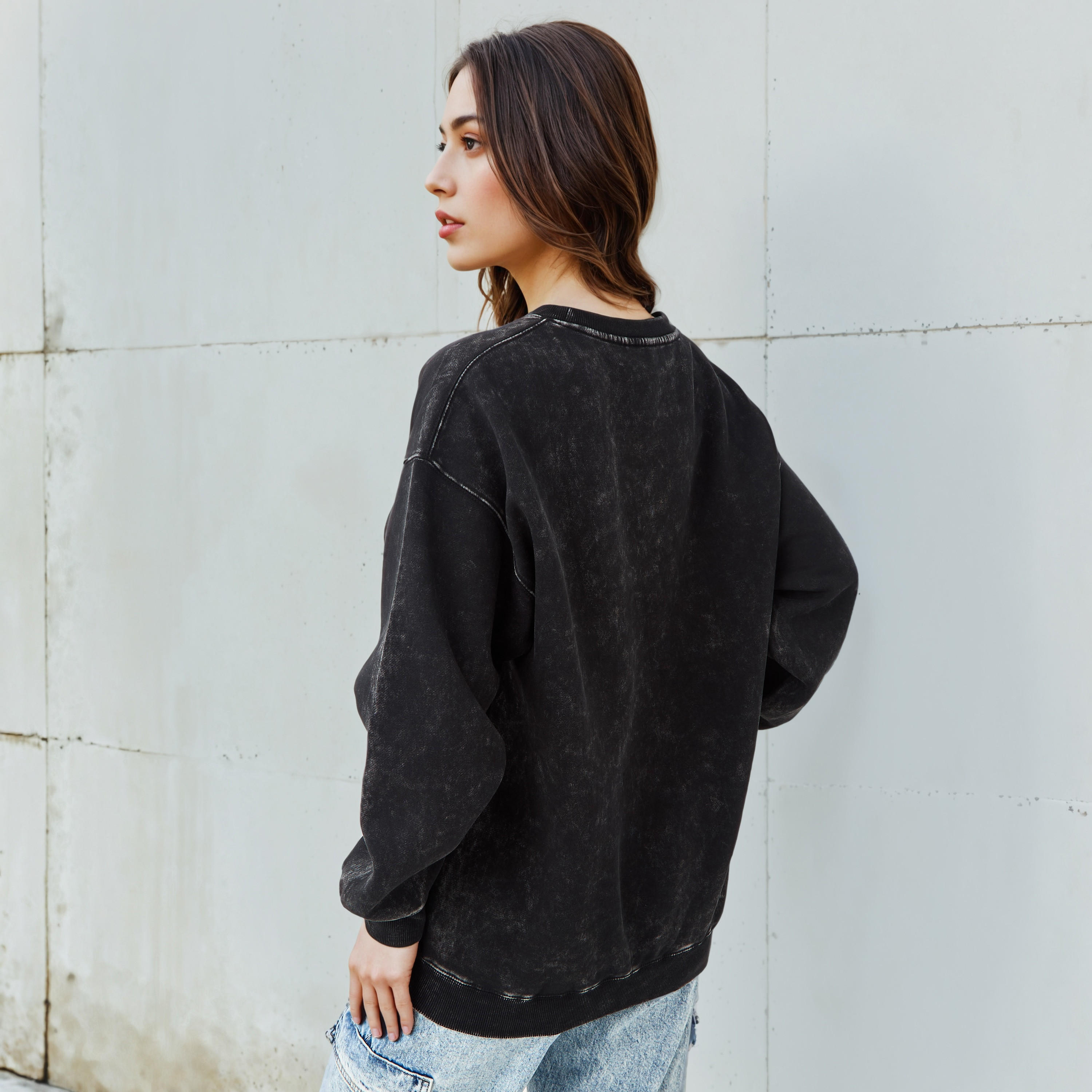 سويت شيرت بتصميم مغسول بالأسيد-women-winterwear-hoodiesandsweatshirts-sweatshirts-image-3