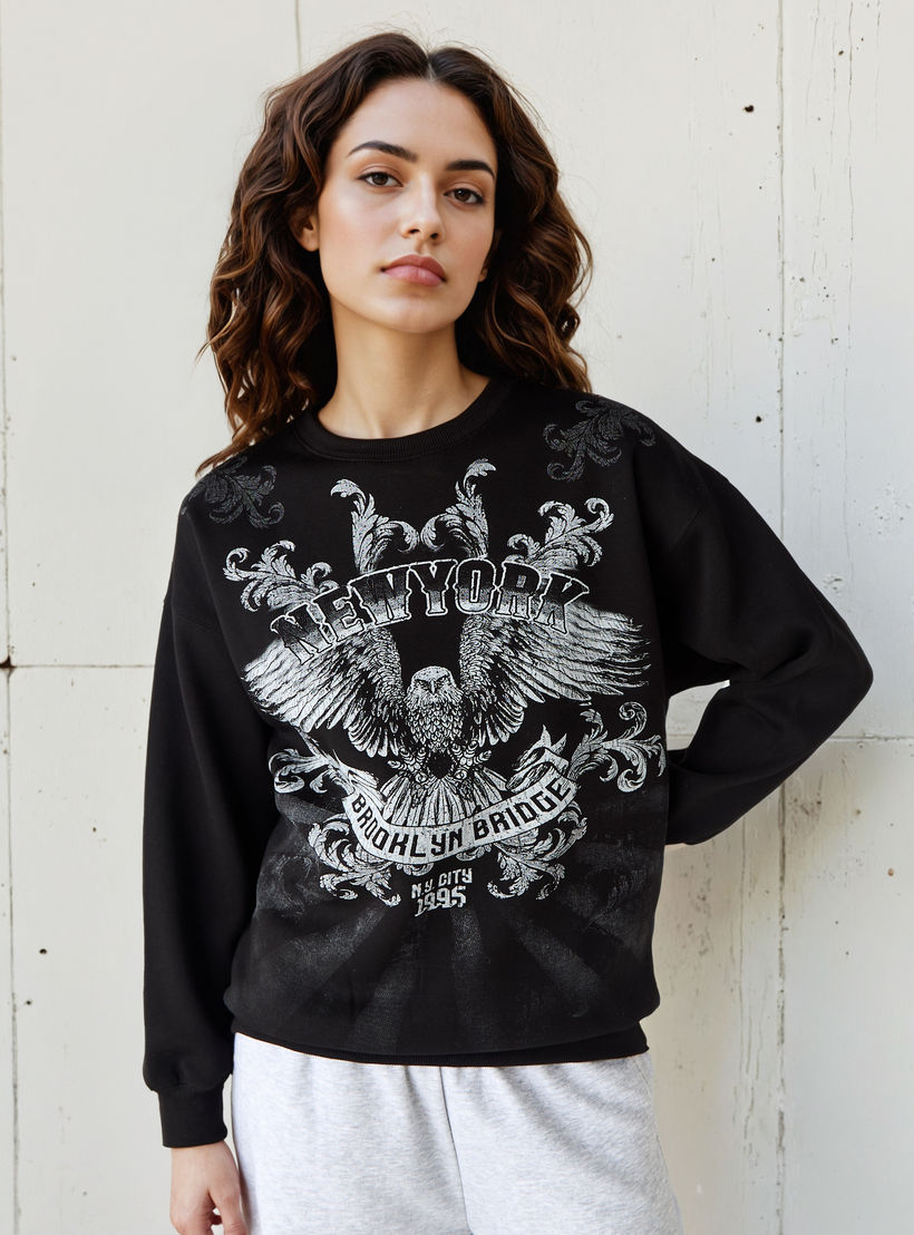 سويت شيرت بياقة ضيقة وأكمام طويلة وطبعات-women-winterwear-hoodiesandsweatshirts-sweatshirts-image-1
