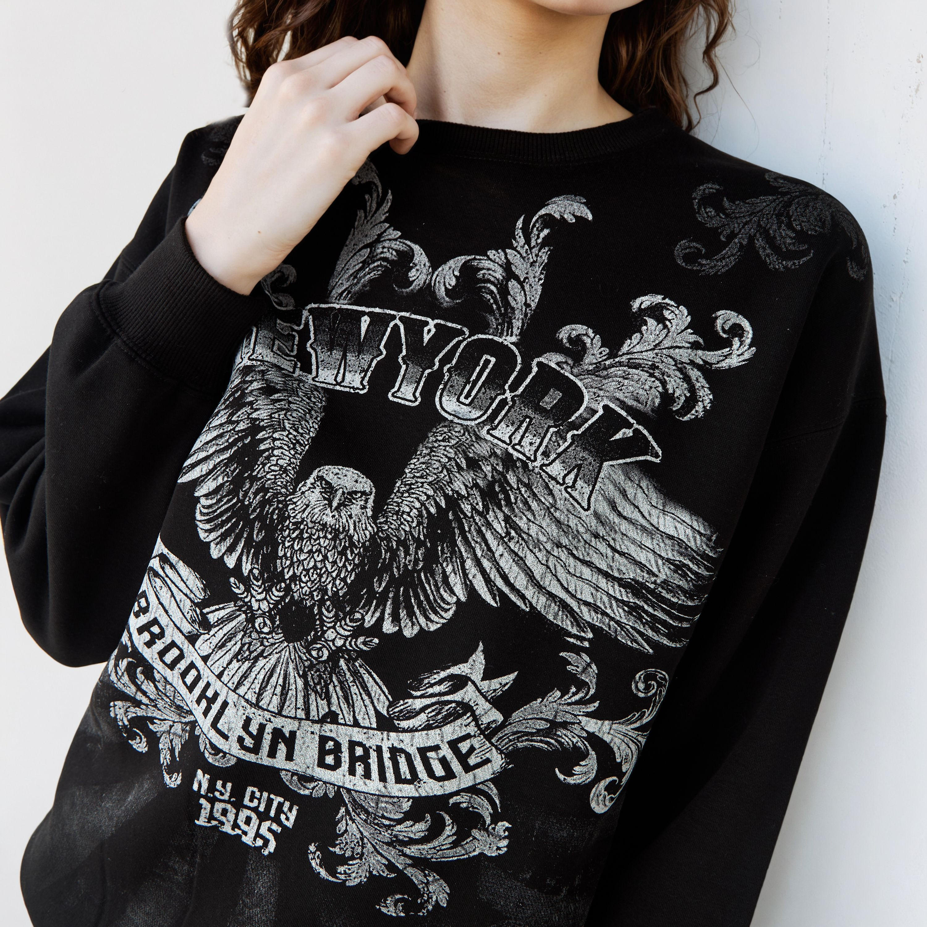 سويت شيرت بياقة ضيقة وأكمام طويلة وطبعات-women-winterwear-hoodiesandsweatshirts-sweatshirts-image-5