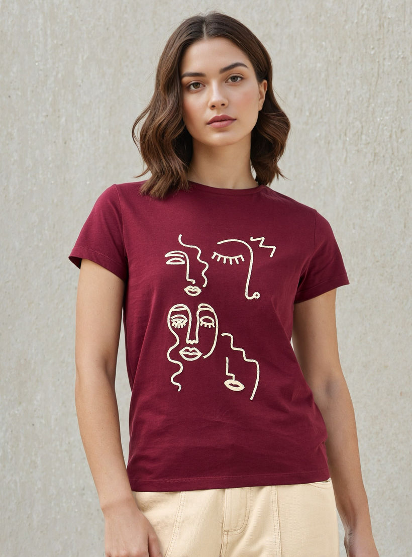 تيشيرت مطرز بياقة ضيقة-women-clothing-tshirts-image-5