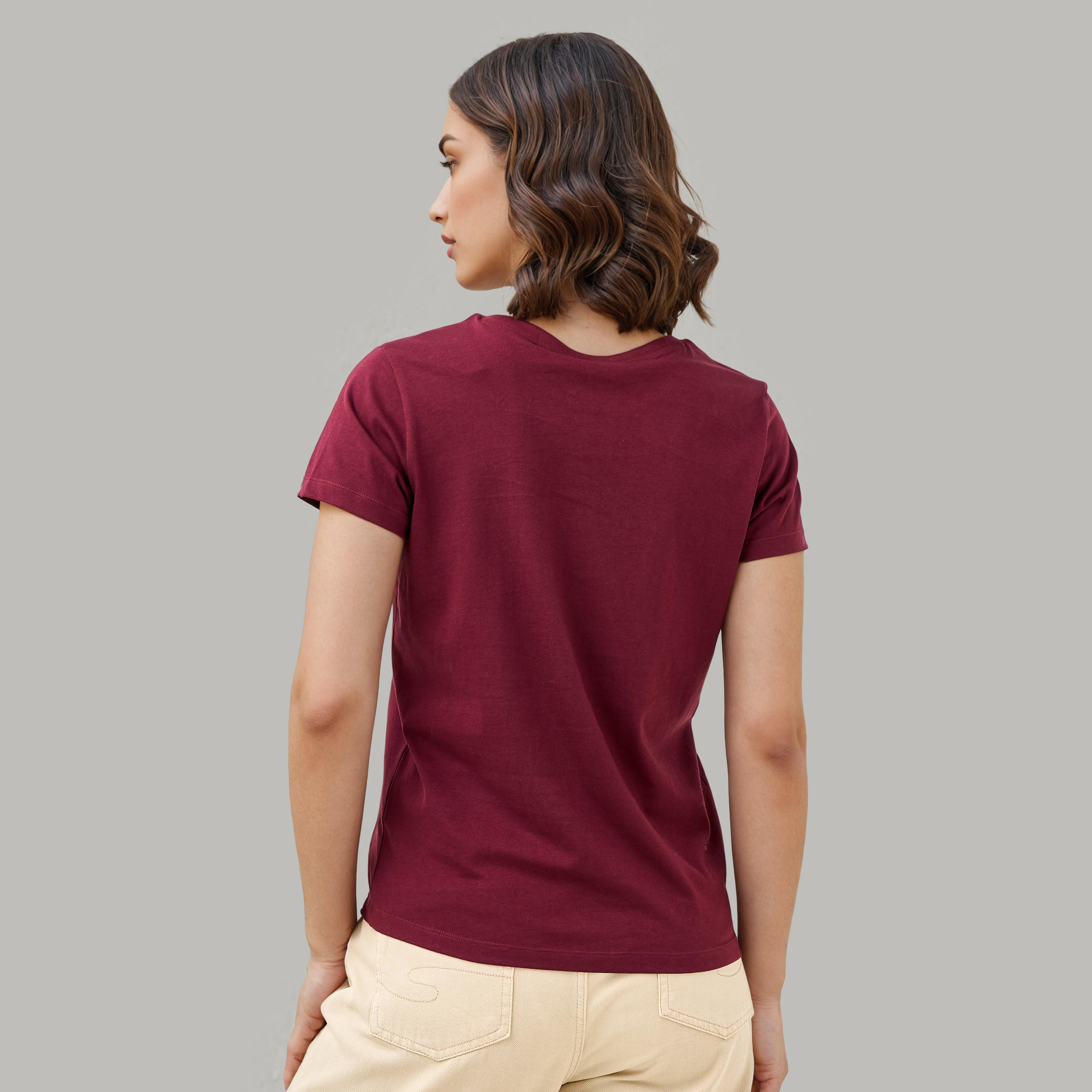 تيشيرت مطرز بياقة ضيقة-women-clothing-tshirts-image-3