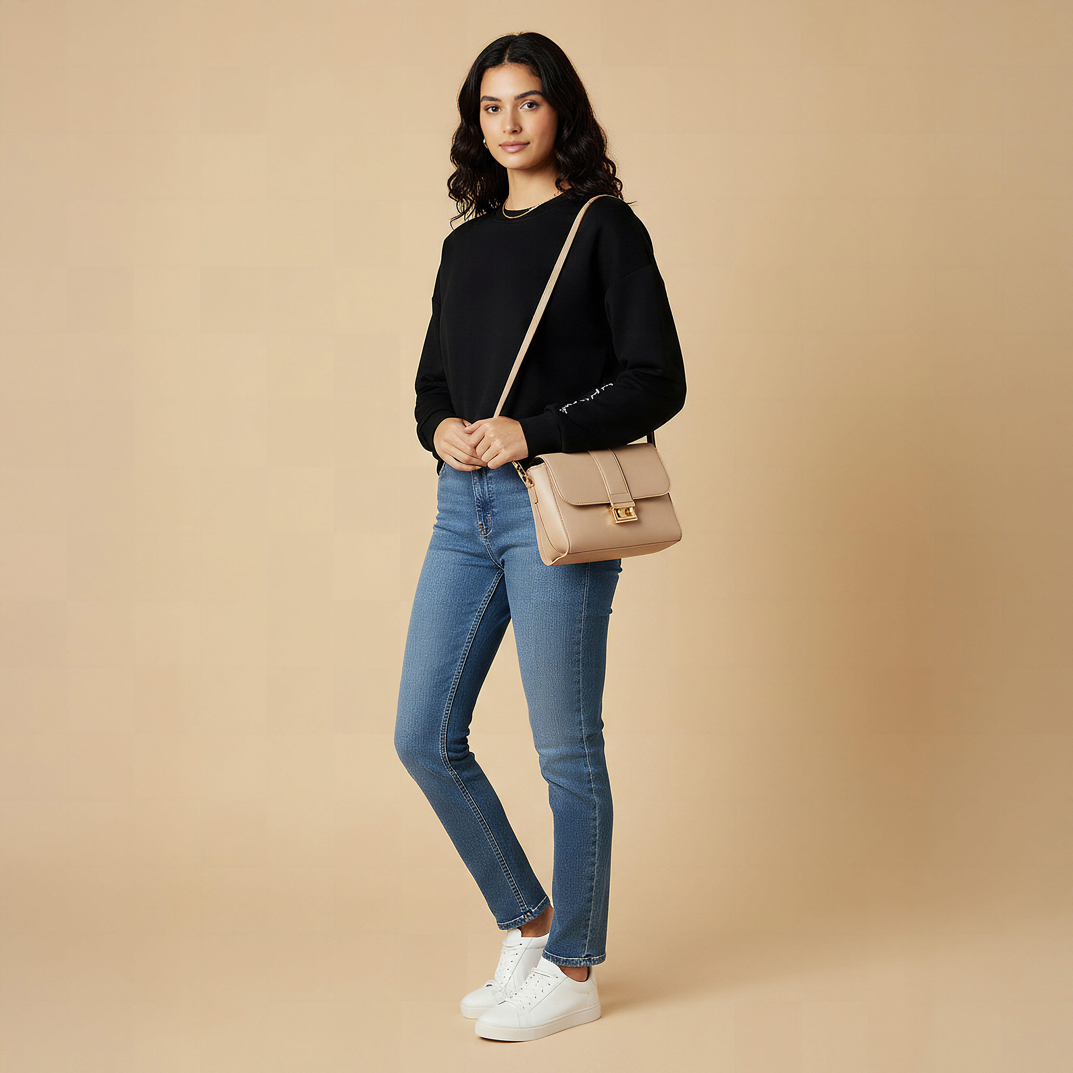 سويت شيرت بقصة عادية وطبعات شعار-women-winterwear-hoodiesandsweatshirts-sweatshirts-image-3