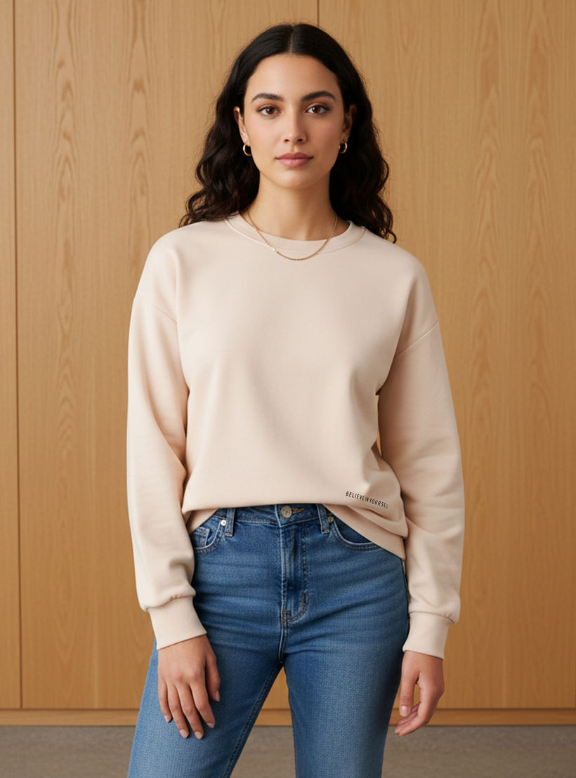 سويت شيرت بقصة عادية وطبعات شعار-women-winterwear-hoodiesandsweatshirts-sweatshirts-image-1