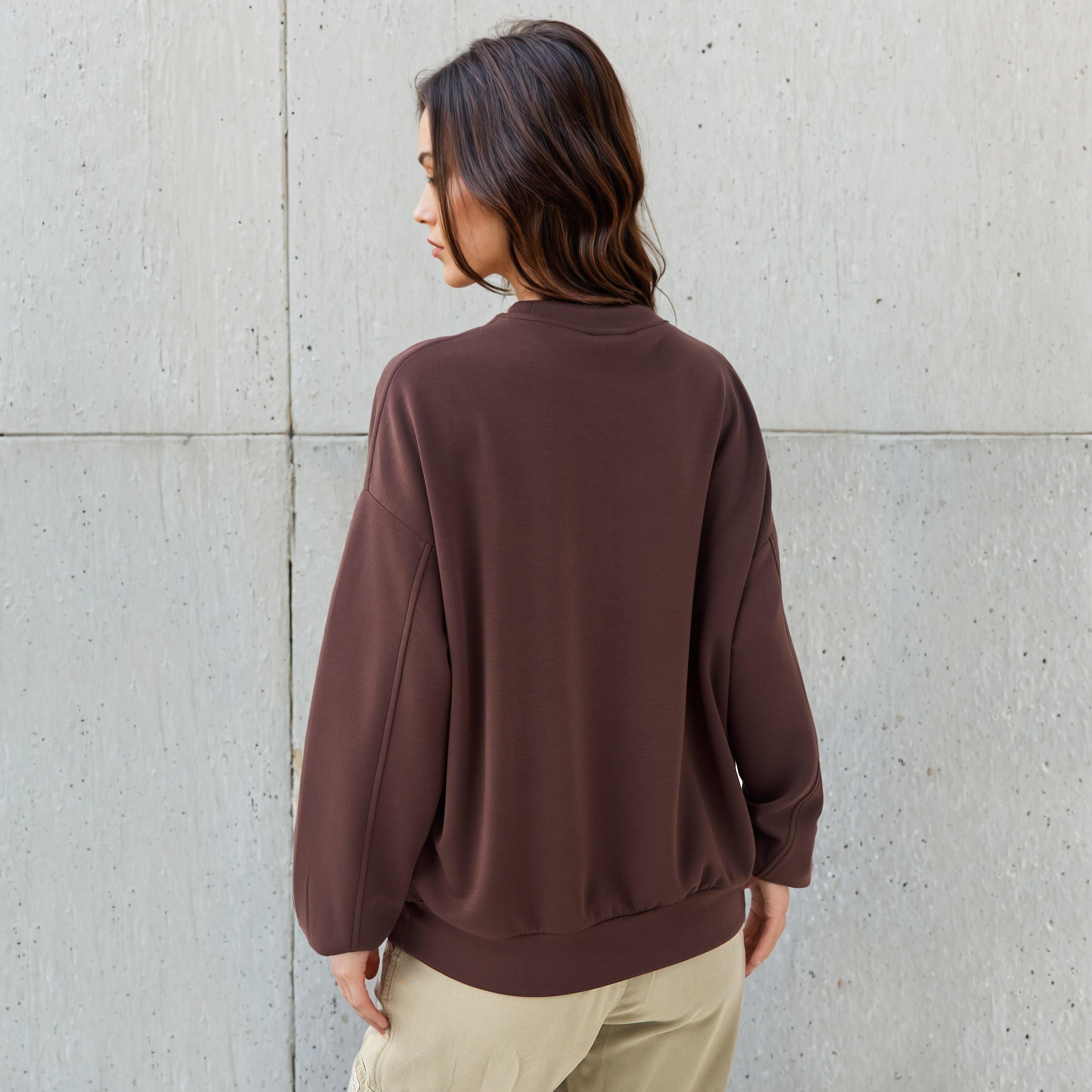 سويت شيرت بقصة عادية وطبعات شعار-women-winterwear-hoodiesandsweatshirts-sweatshirts-image-3