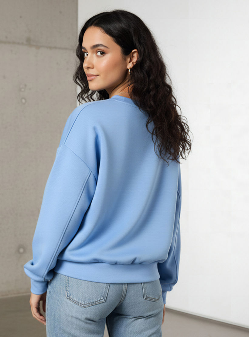 سويت شيرت بقصة عادية وطبعات شعار-women-winterwear-hoodiesandsweatshirts-sweatshirts-image-3