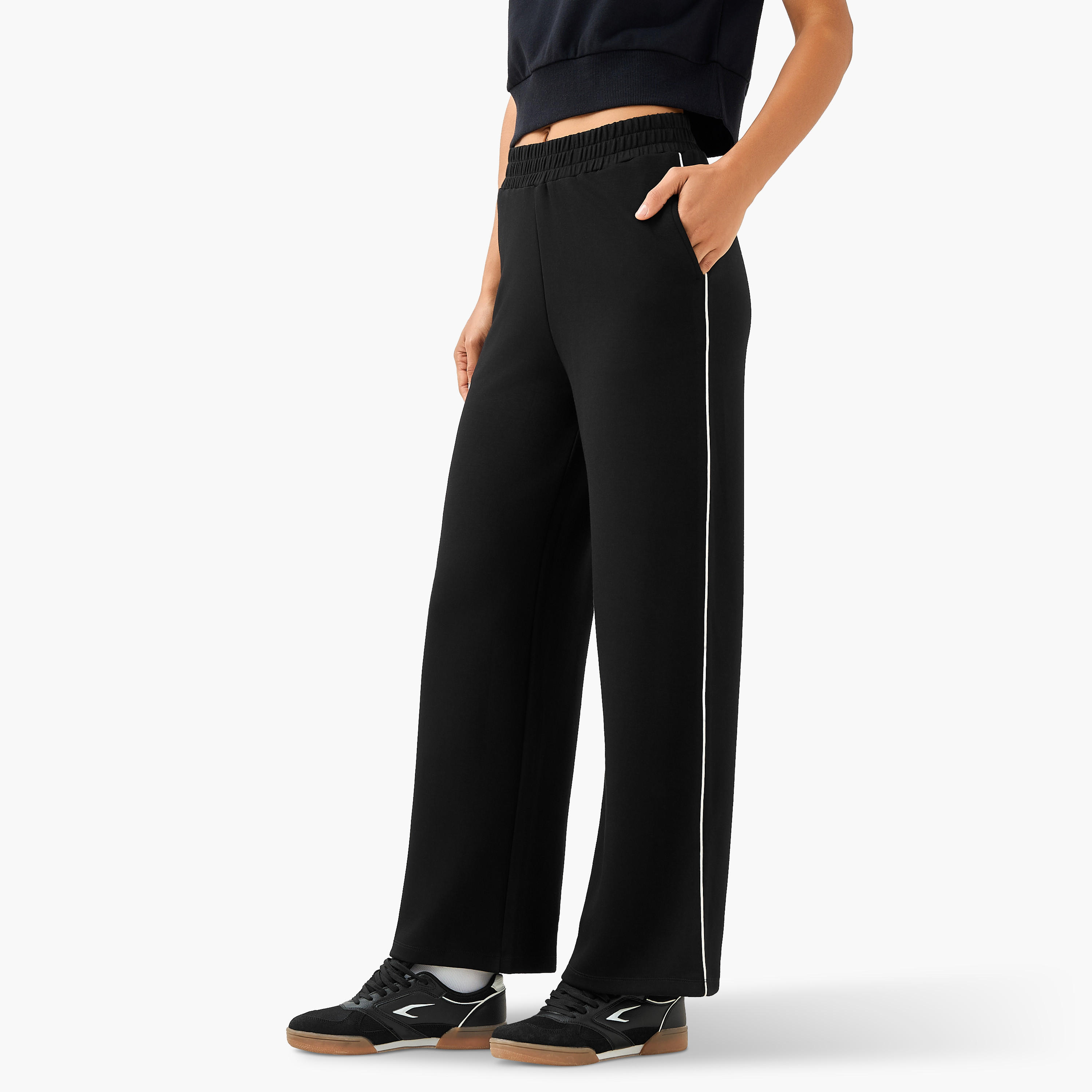 بنطلون بقصة عادية وخصر متوسط بتصميم خطوط بارزة-women-clothing-coordsets-image-1