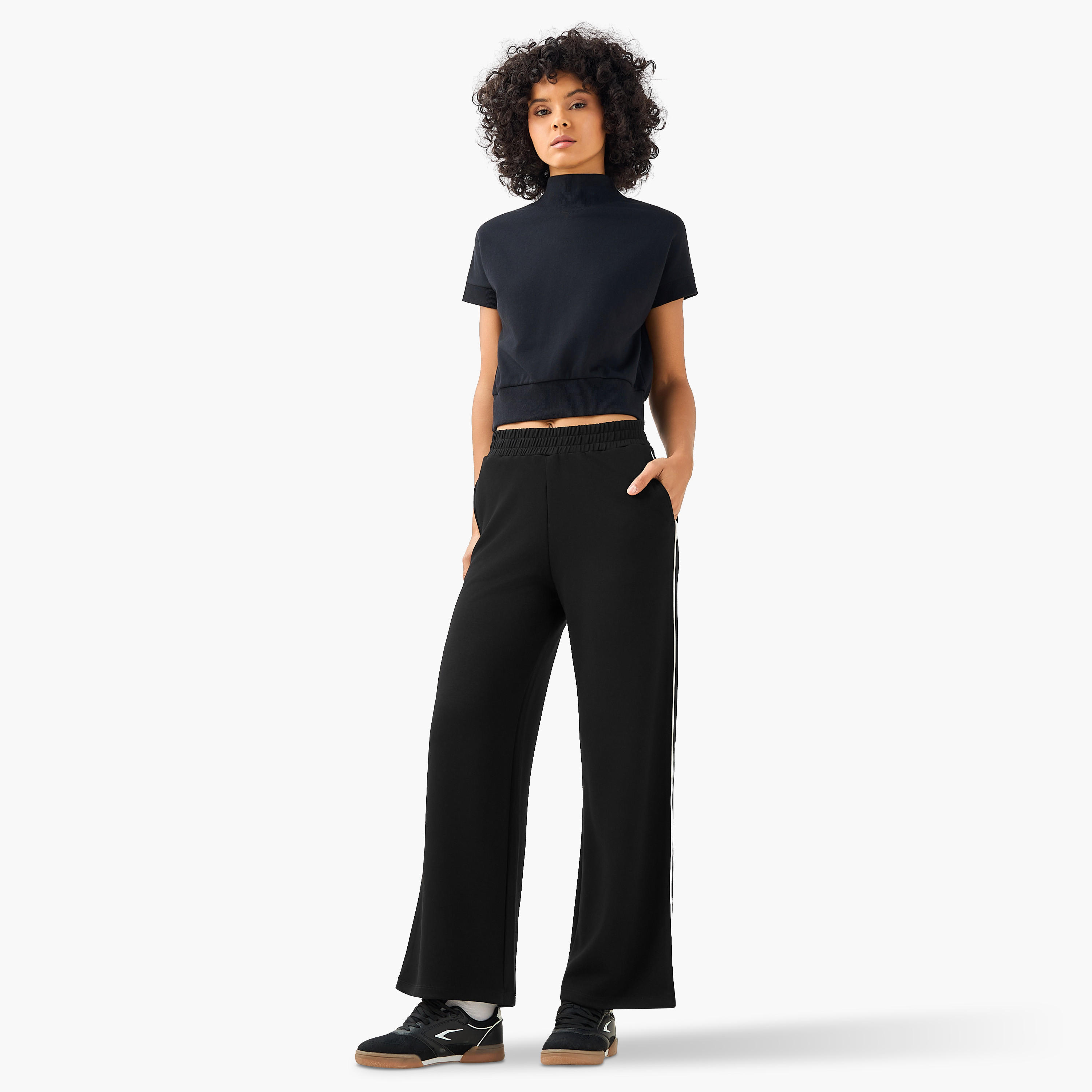 بنطلون بقصة عادية وخصر متوسط بتصميم خطوط بارزة-women-clothing-coordsets-image-2