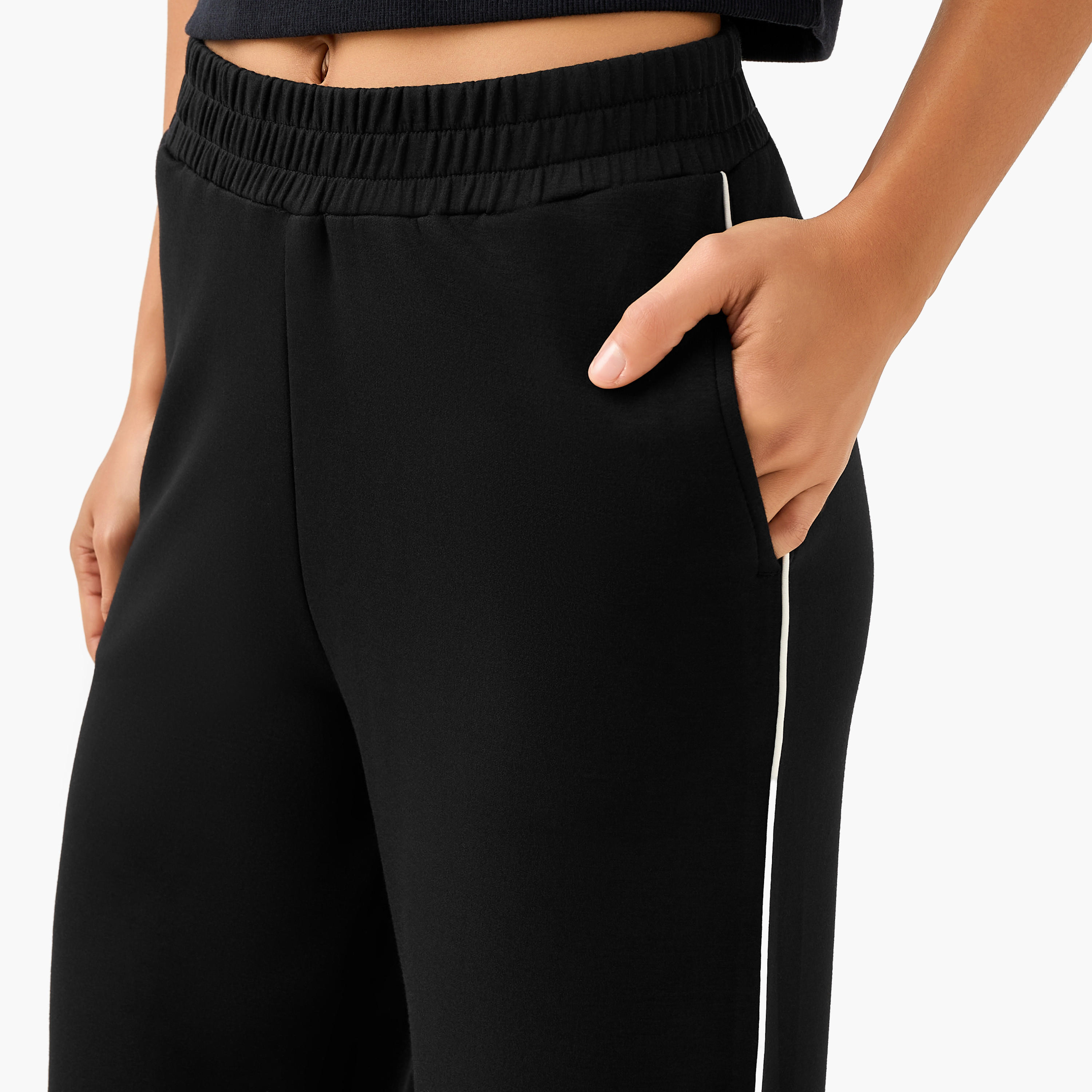 بنطلون بقصة عادية وخصر متوسط بتصميم خطوط بارزة-women-clothing-coordsets-image-4