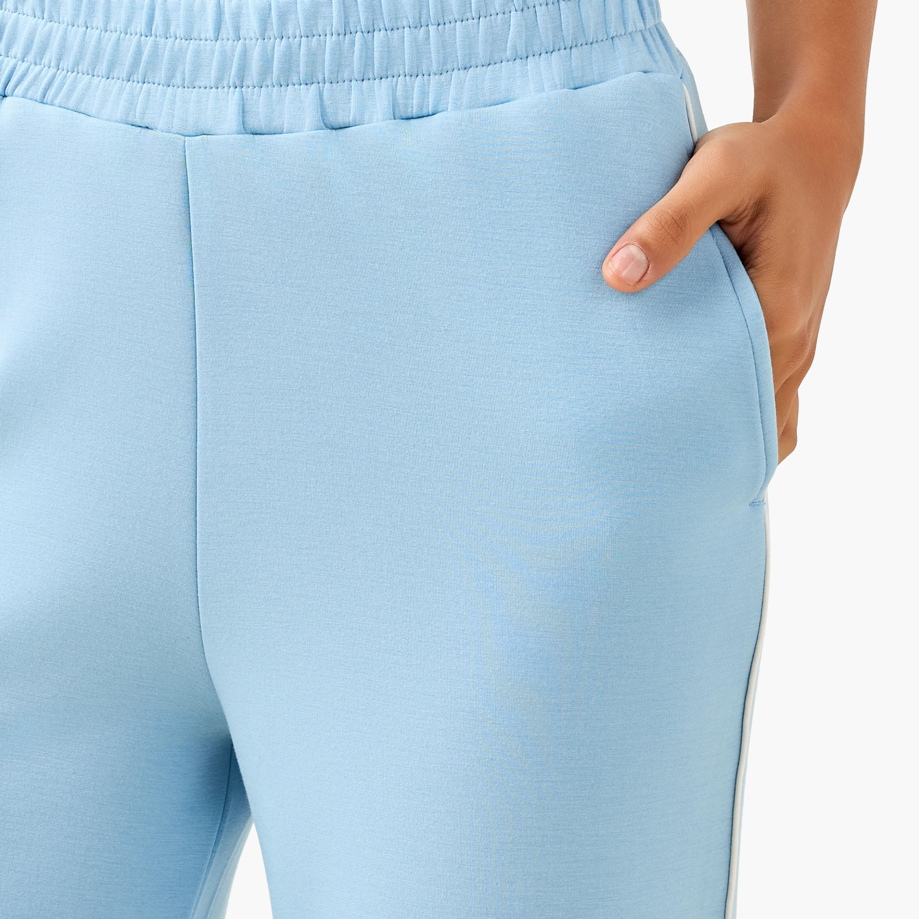 بنطلون بقصة عادية وخصر متوسط بتصميم خطوط بارزة-women-clothing-coordsets-image-5