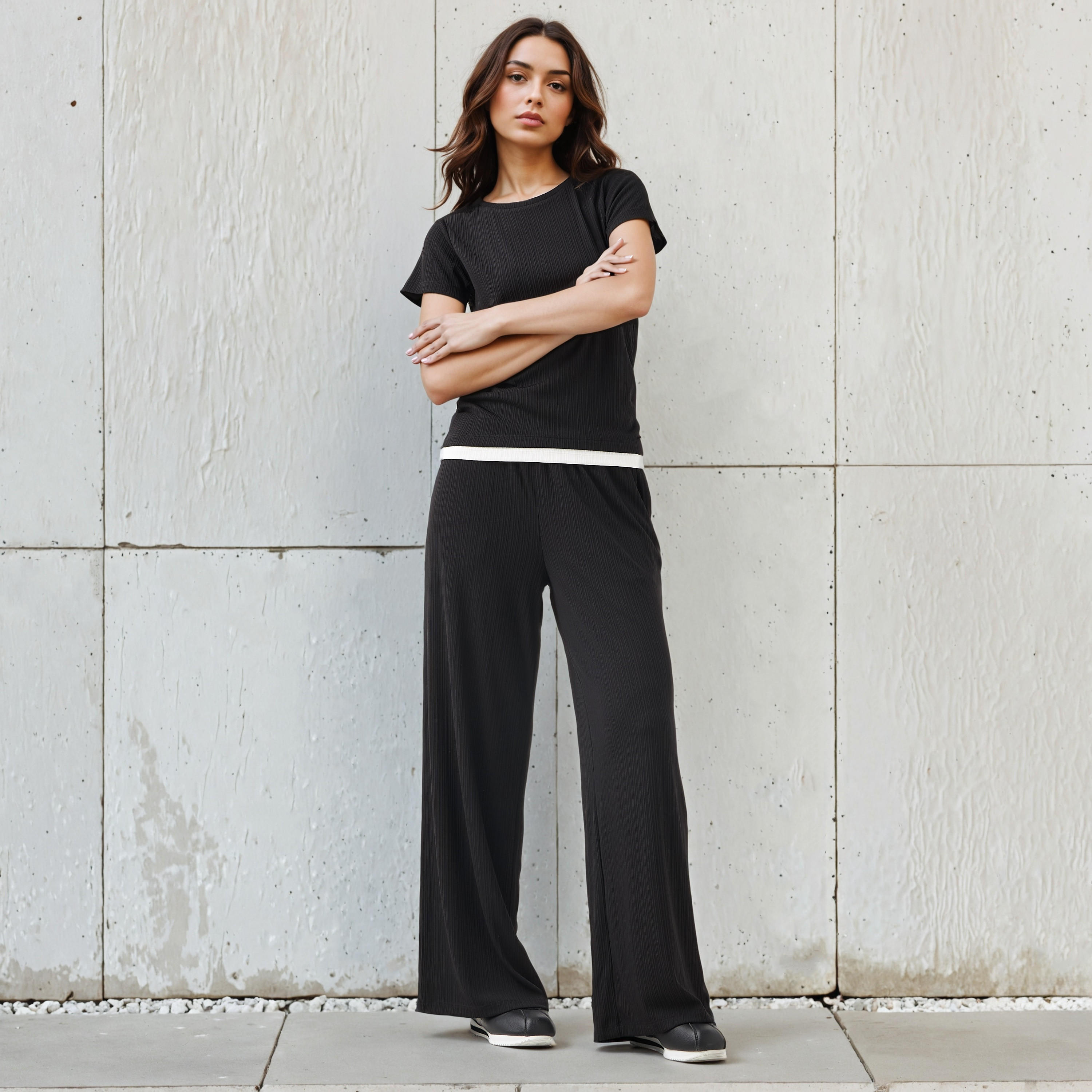 بنطلون رياضي واسع الساقين مضلّع بخصر مطاطي متباين متوسط الارتفاع -women-clothing-bottoms-joggers-image-2