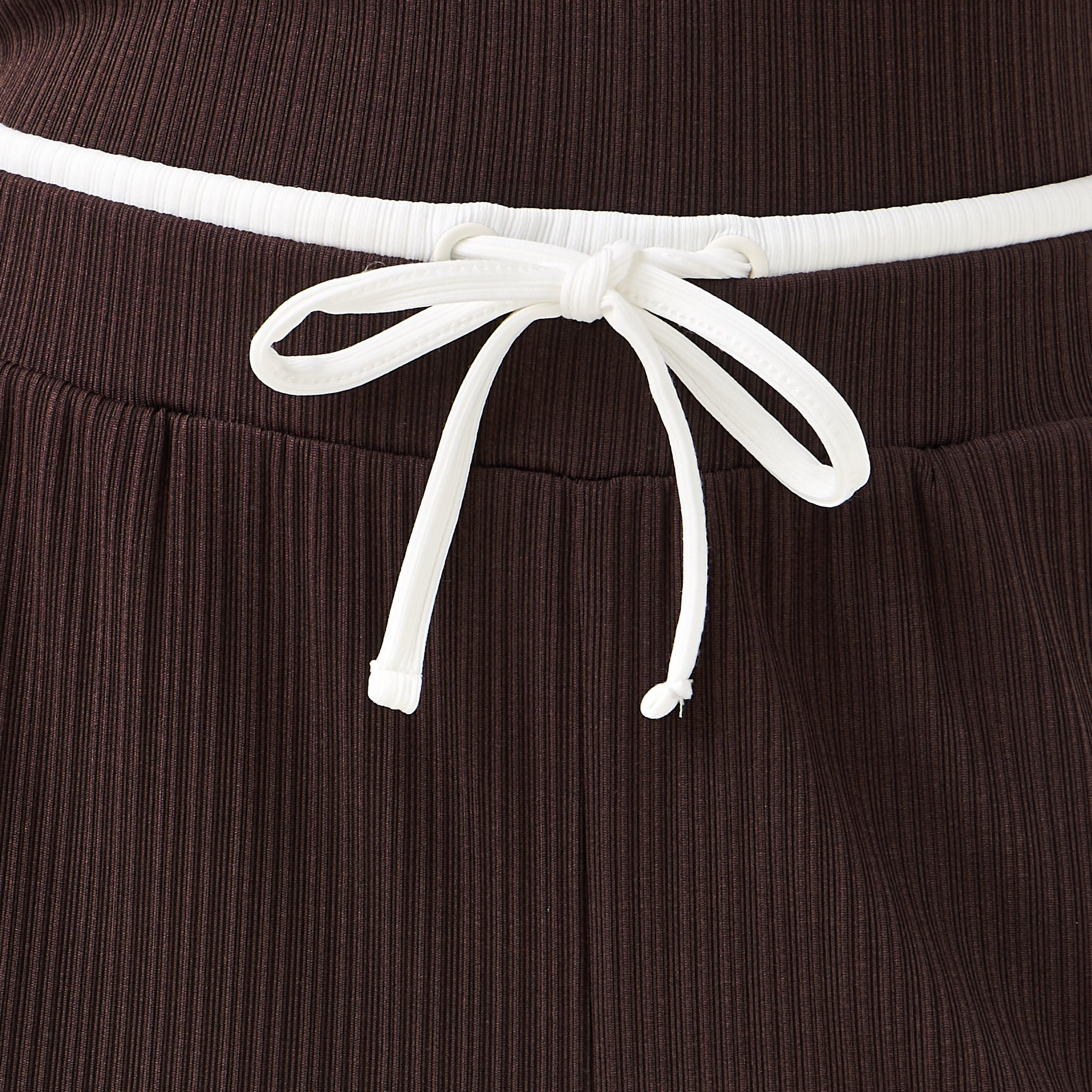 بنطلون رياضي واسع الساقين مضلّع بخصر مطاطي متباين متوسط الارتفاع -women-clothing-bottoms-joggers-image-5