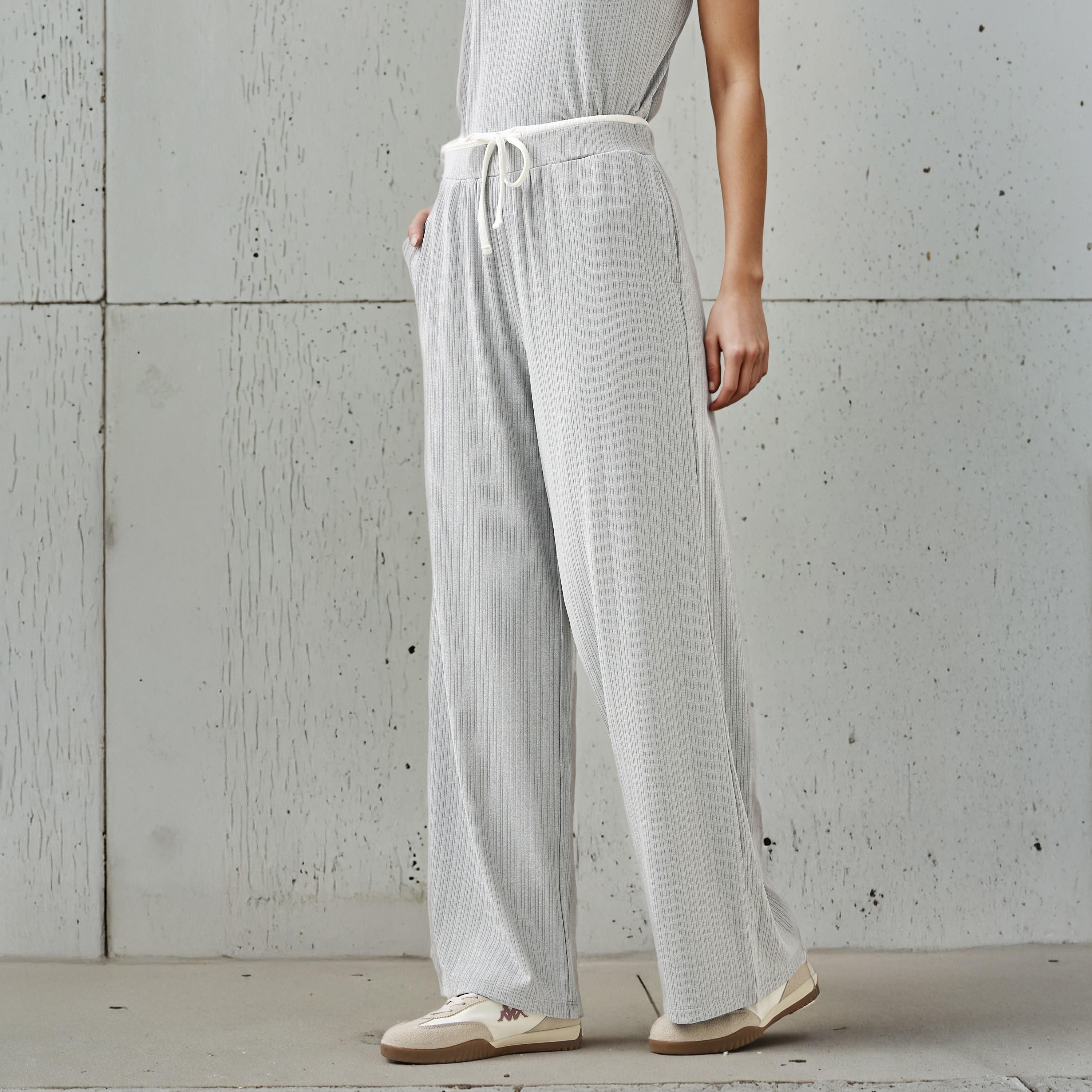 بنطلون رياضي واسع الساقين مضلّع بخصر مطاطي متباين متوسط الارتفاع -women-clothing-bottoms-joggers-image-1