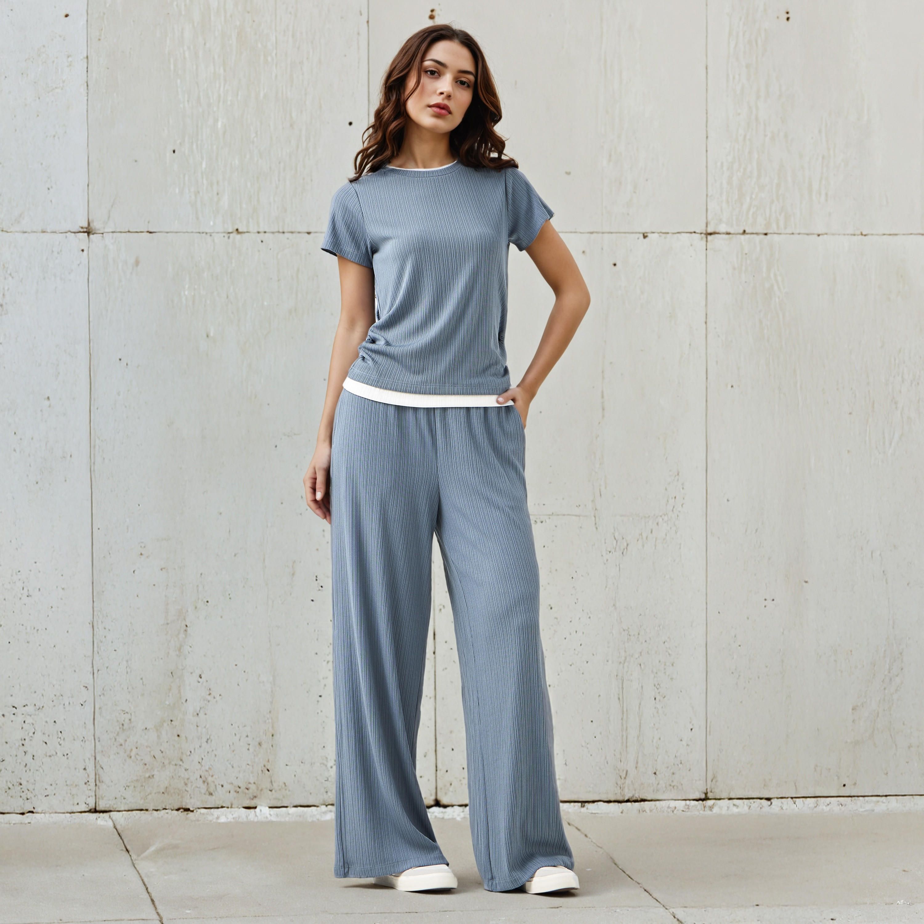 بنطلون رياضي واسع الساقين مضلّع بخصر مطاطي متباين متوسط الارتفاع -women-clothing-bottoms-joggers-image-2