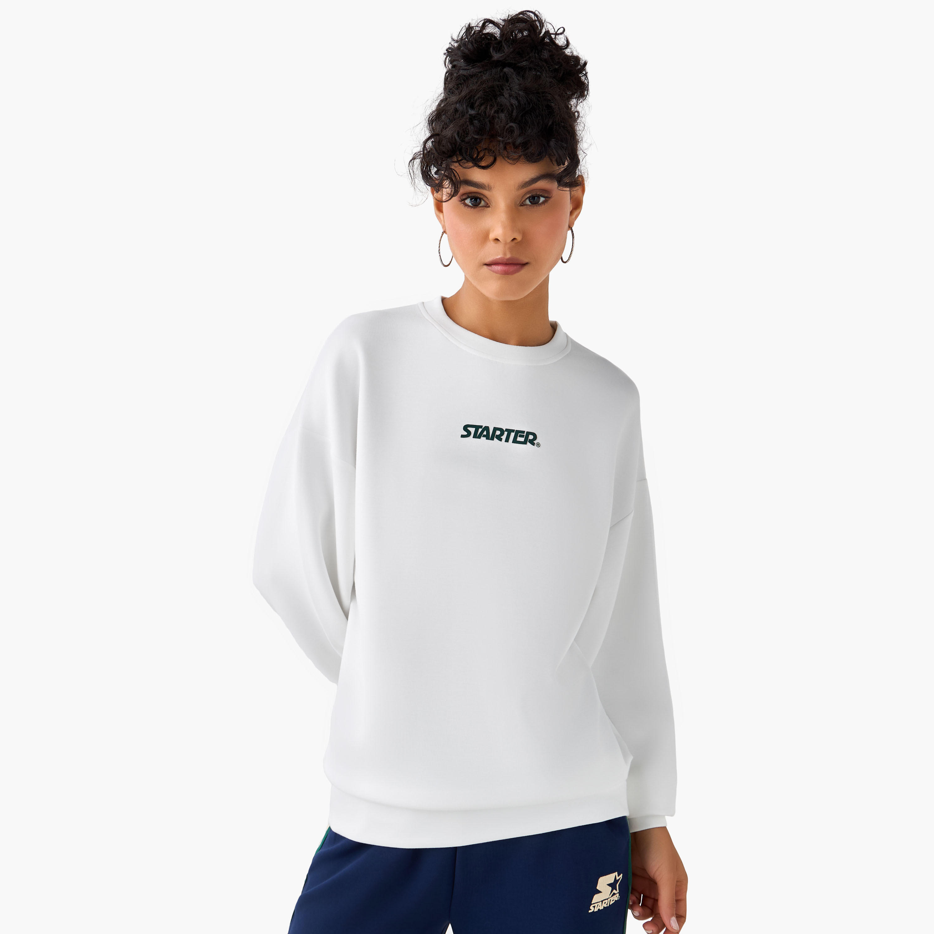 سويت شيرت بقصة عادية وطبعات من ستارتر-women-winterwear-hoodiesandsweatshirts-sweatshirts-image-3