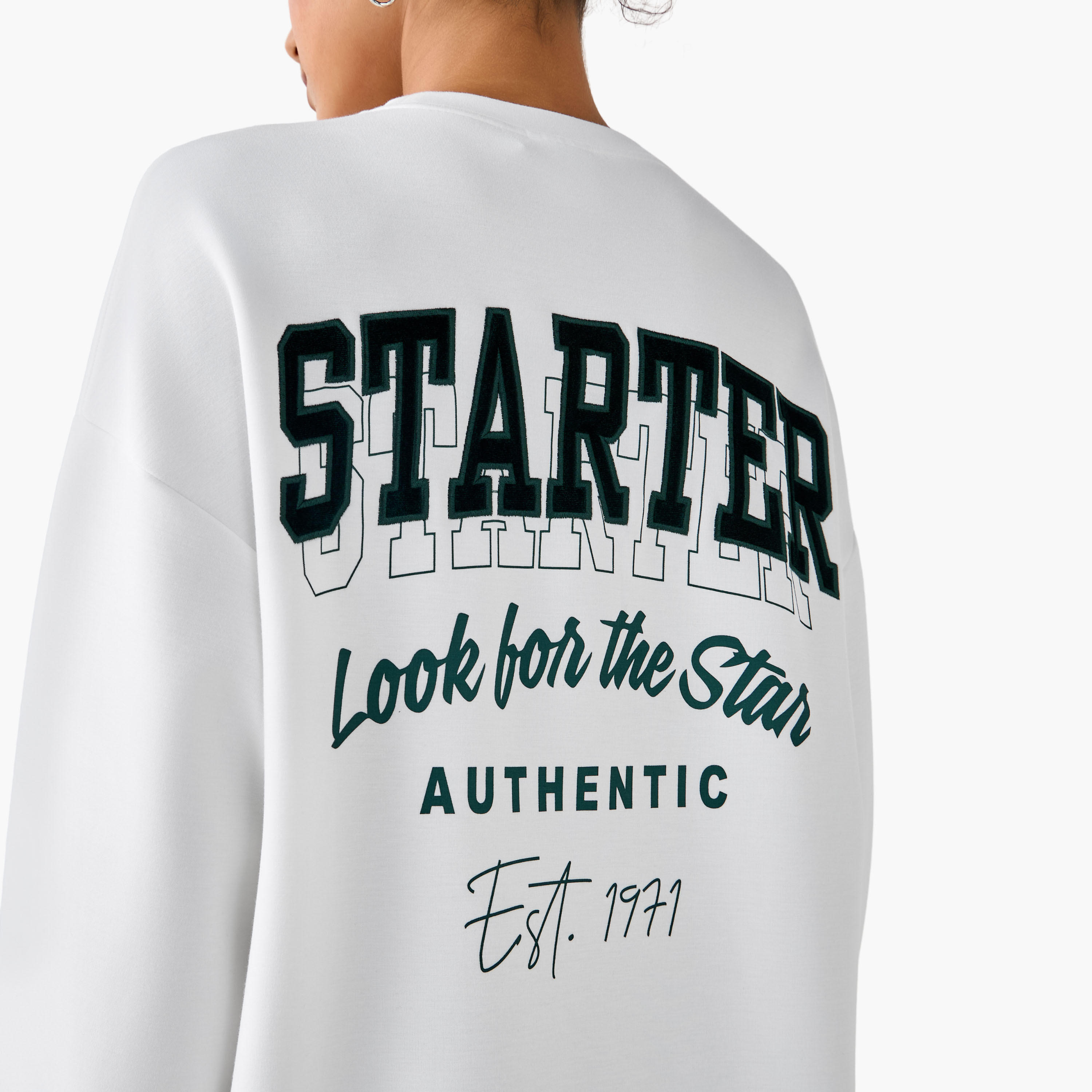 سويت شيرت بقصة عادية وطبعات من ستارتر-women-winterwear-hoodiesandsweatshirts-sweatshirts-image-1