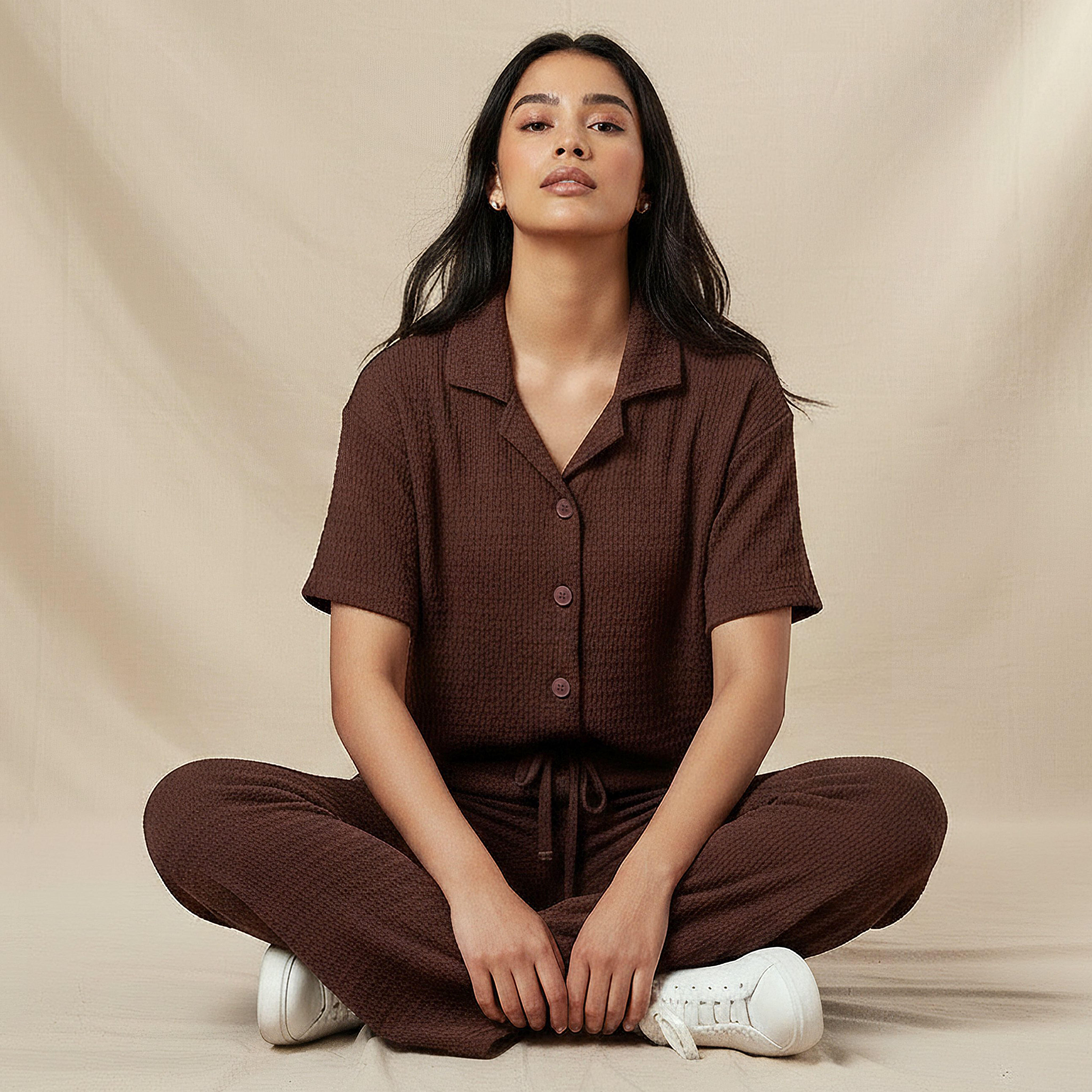 قميص بقصة عادية وتفاصيل بارزة الملمس-women-clothing-shirtsandblouses-shirts-image-1