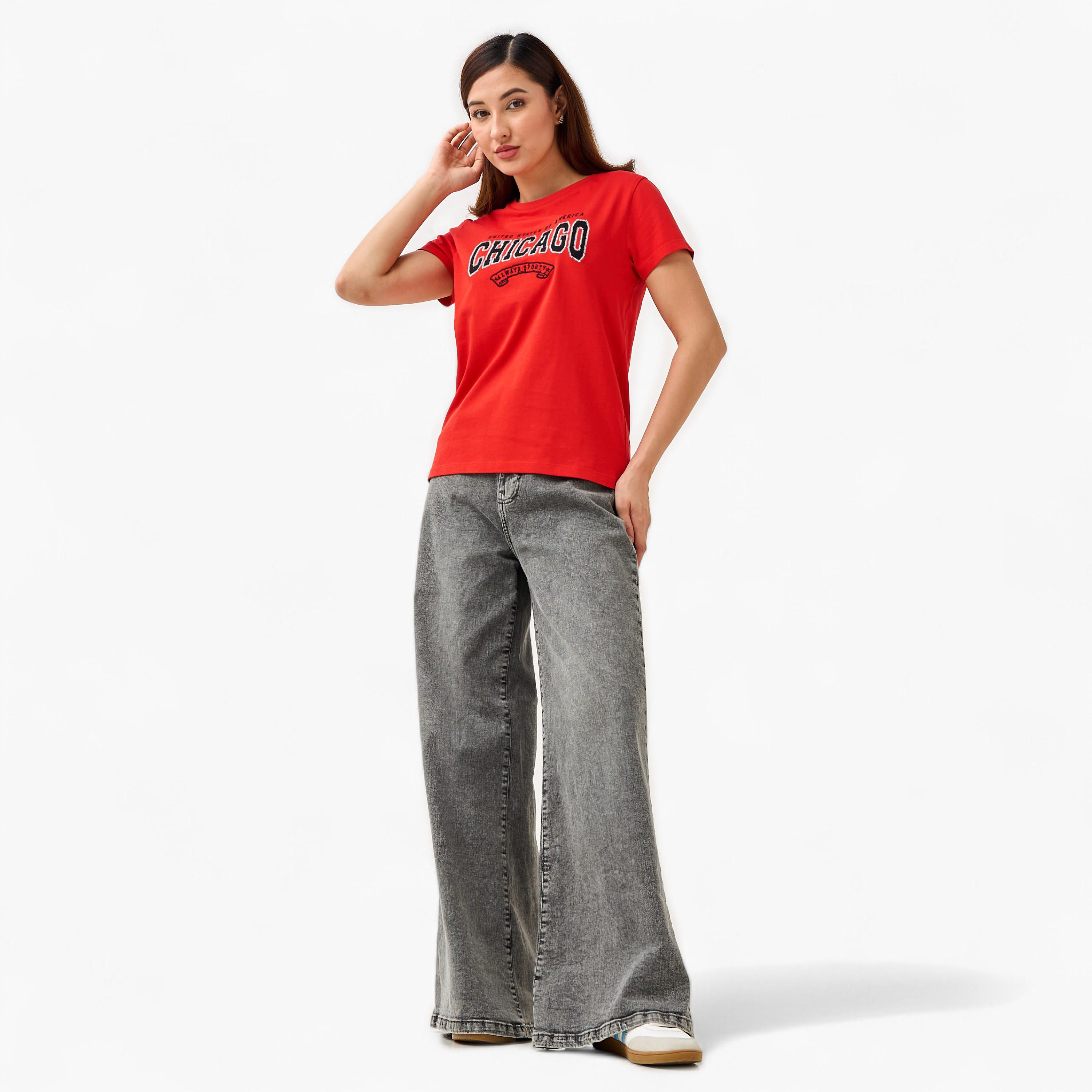 تيشيرت قطن بقصة عادية وتطريزات-women-clothing-tshirts-image-4