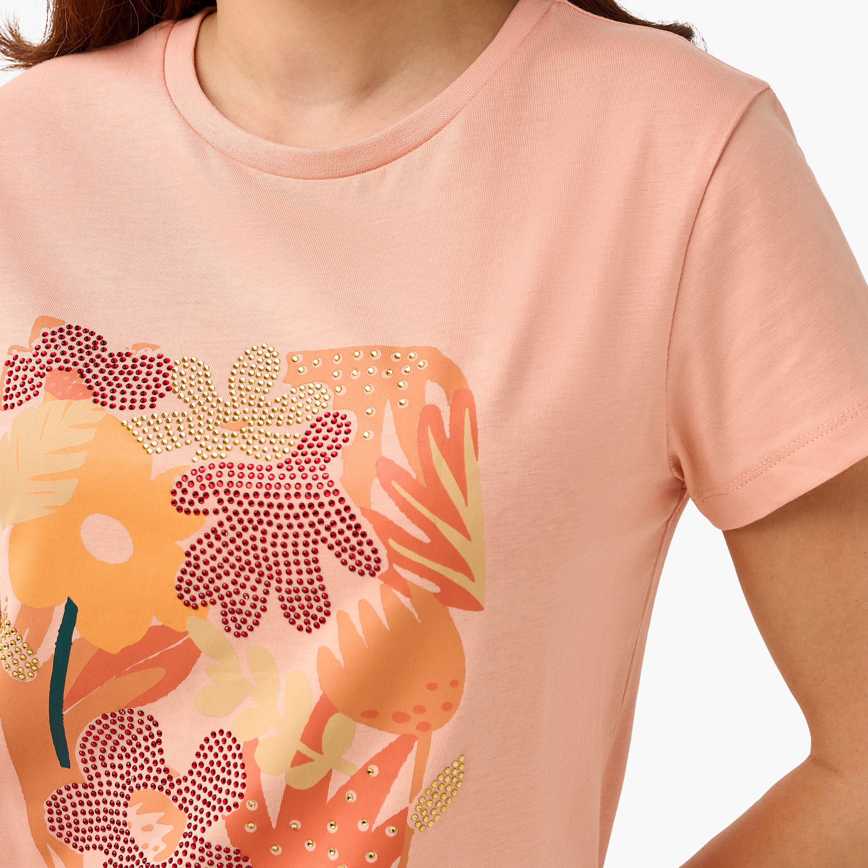 تيشيرت قطن بقصة عادية ونطريزات-women-clothing-tshirts-image-3