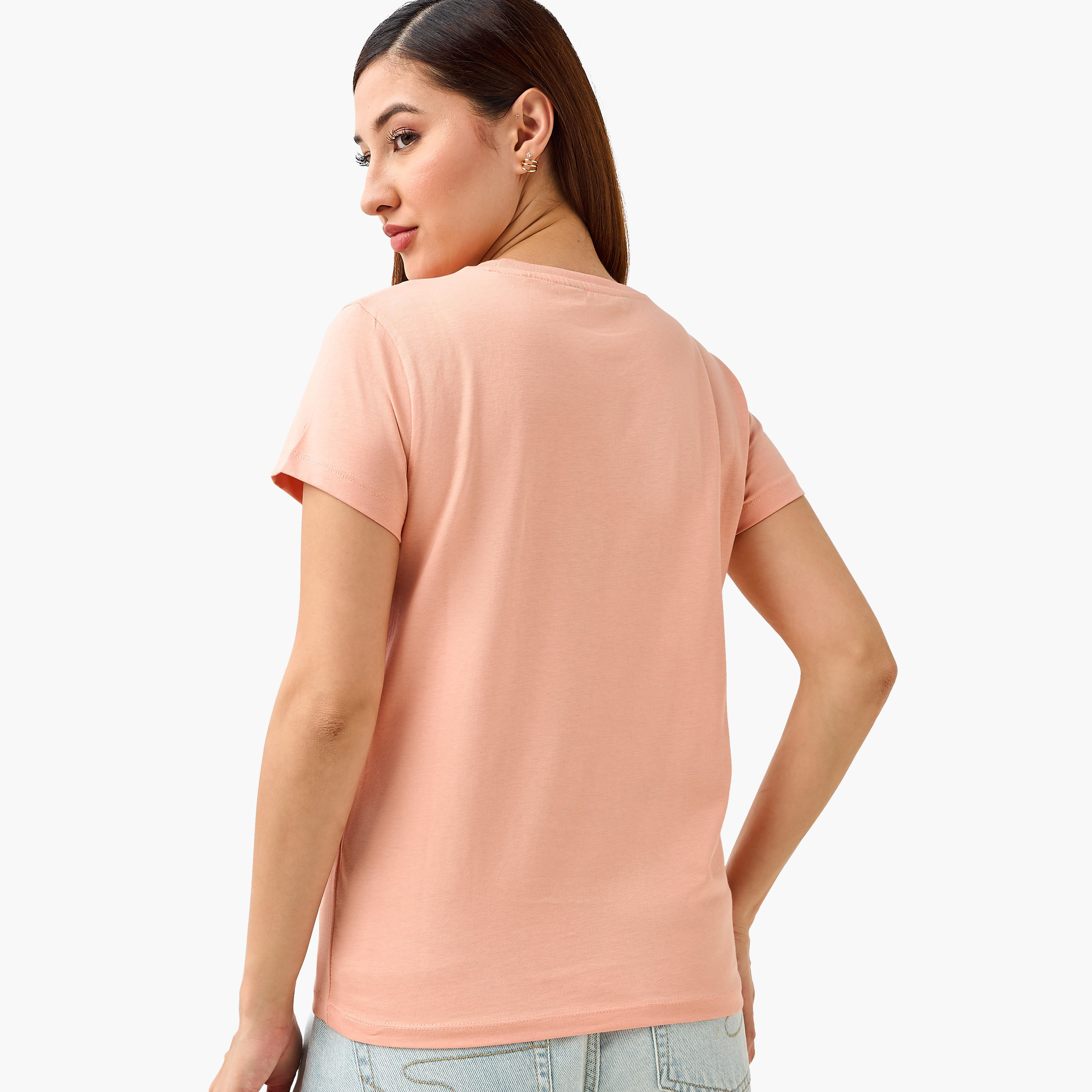 تيشيرت قطن بقصة عادية ونطريزات-women-clothing-tshirts-image-2