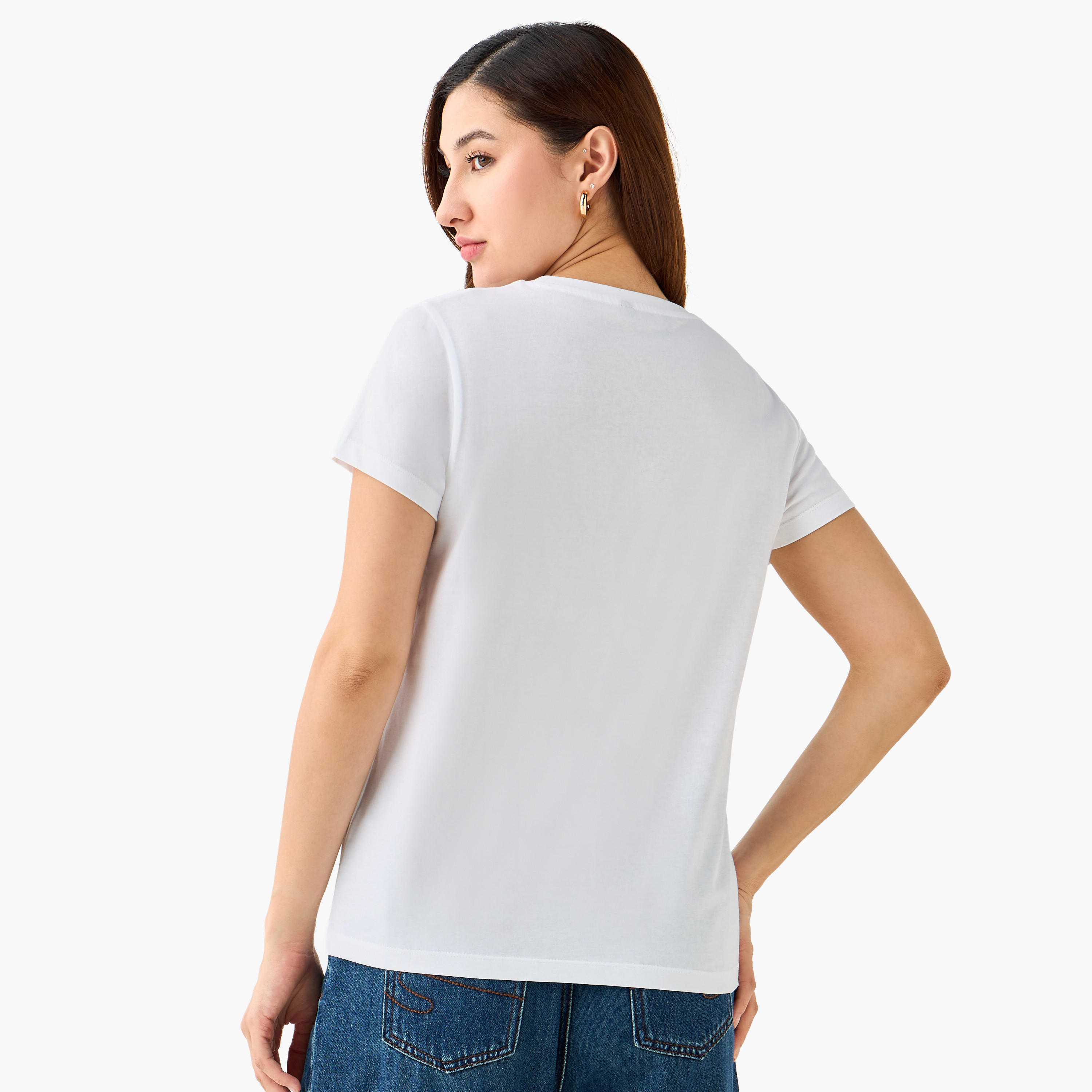 تيشيرت قطن بقصة عادية وطبعات جرافيك-women-clothing-tshirts-image-4