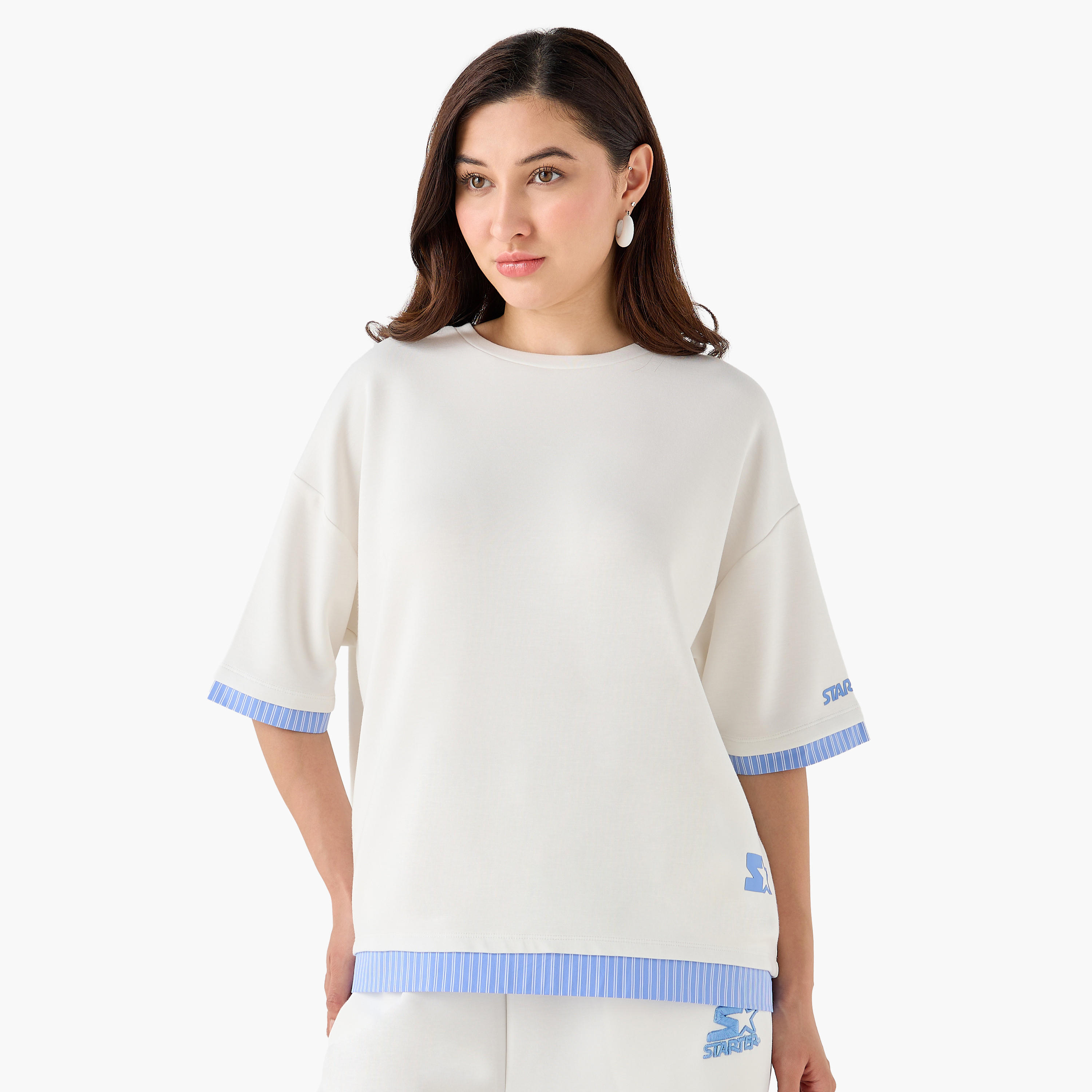 تيشيرت بقصة مريحة وطبعات شعار من ستارتر-women-clothing-tshirts-image-2
