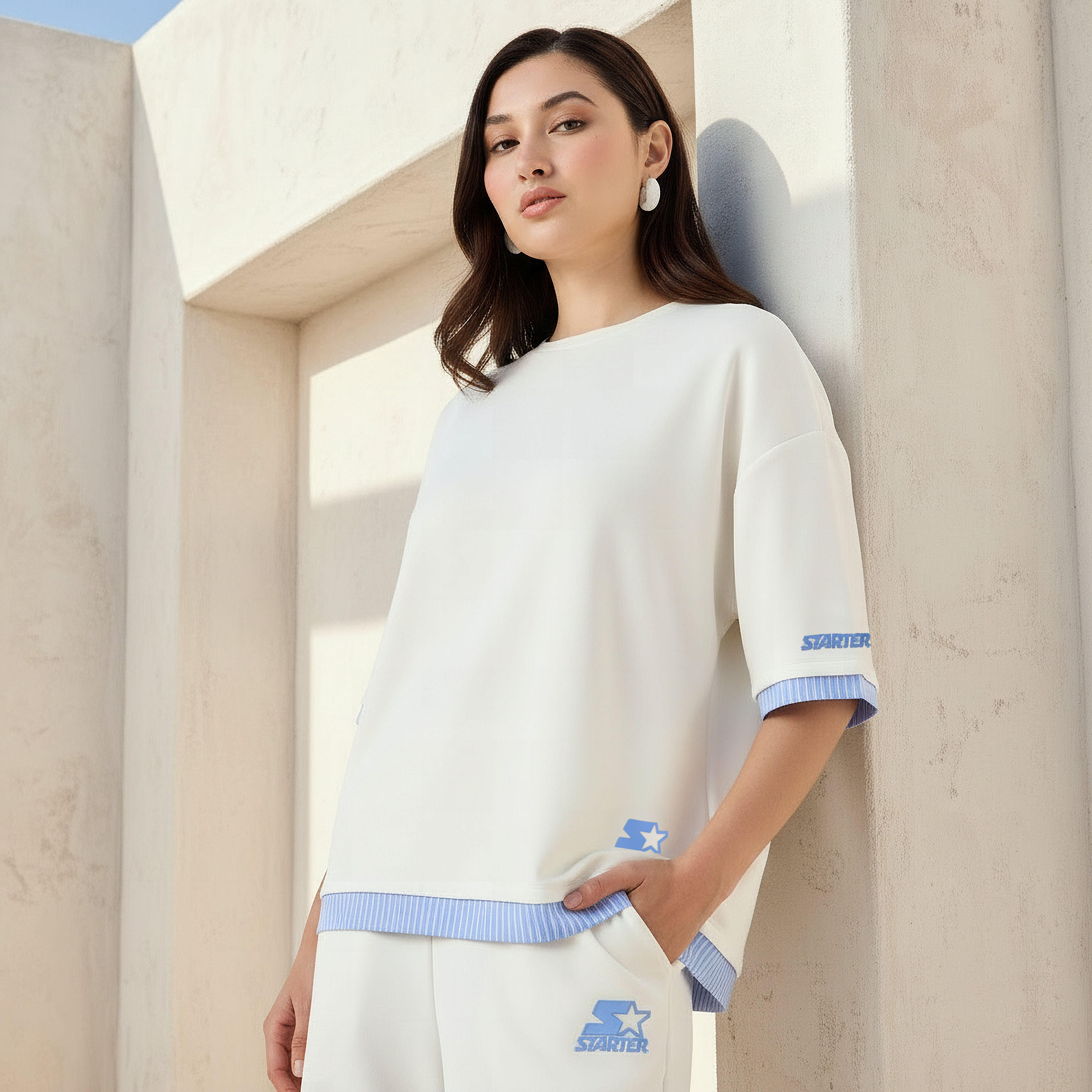 تيشيرت بقصة مريحة وطبعات شعار من ستارتر-women-clothing-tshirts-image-1