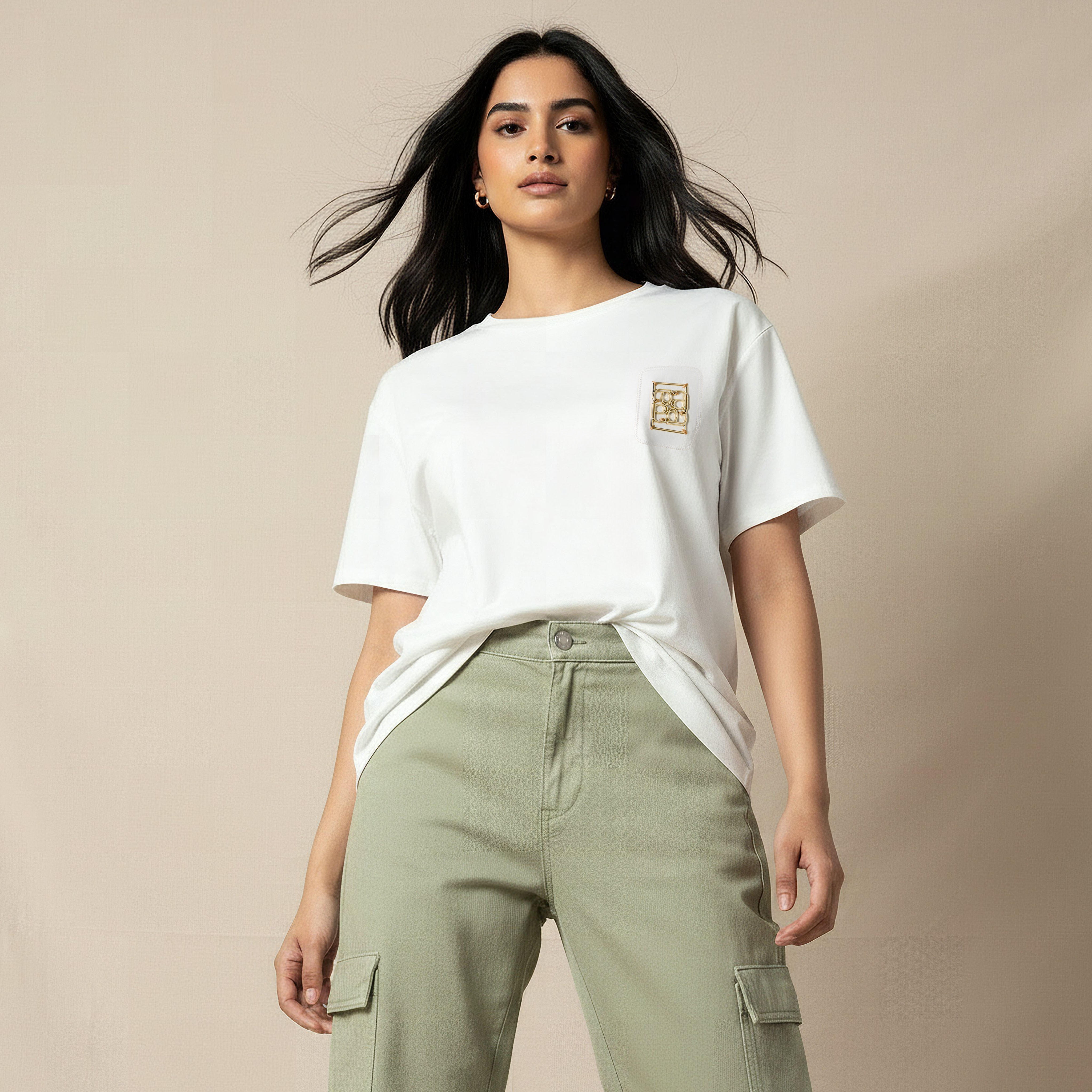 تيشيرت بقصة عادية وتفاصيل زخارف معدن-women-clothing-tshirts-image-1