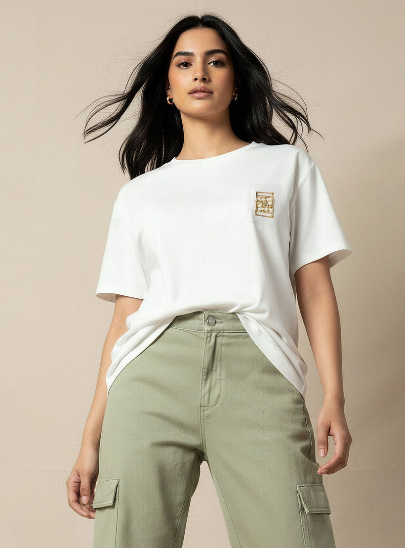 تيشيرت بقصة عادية وتفاصيل زخارف معدن-women-clothing-tshirts-image-1