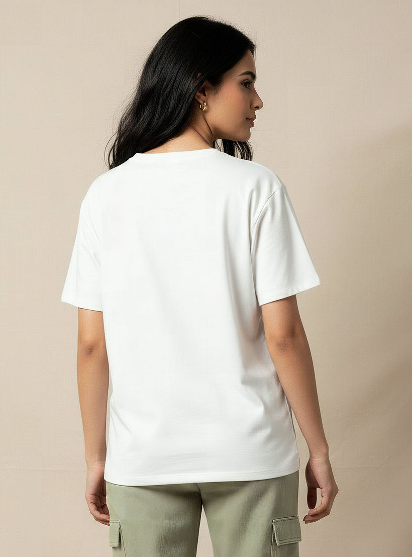 تيشيرت بقصة عادية وتفاصيل زخارف معدن-women-clothing-tshirts-image-3